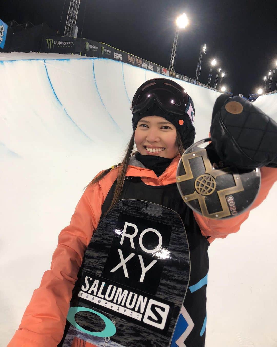 のインスタグラム：「It was a great day✨ @xgames ‼︎ 🥉だったけど、すごく楽しい1日になりました☺️ #salomonsnowboardsjapan #roxy #roxyjapan #roxysnow #teamoakley #girosnow #dominator #falken #teamfalken #美瑛選果 #xgames #xgames2020」