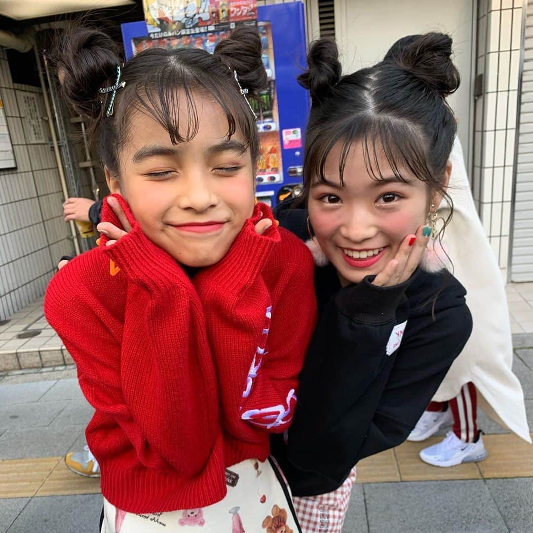 ニコ☆プチのインスタグラム：「﻿ 2月号のちゃまコハナ姉妹💕﻿ ﻿ ﻿ ﻿ #ニコプチ﻿ #丸山真亜弥﻿ #有坂心花﻿ #かわいすぎ姉妹」