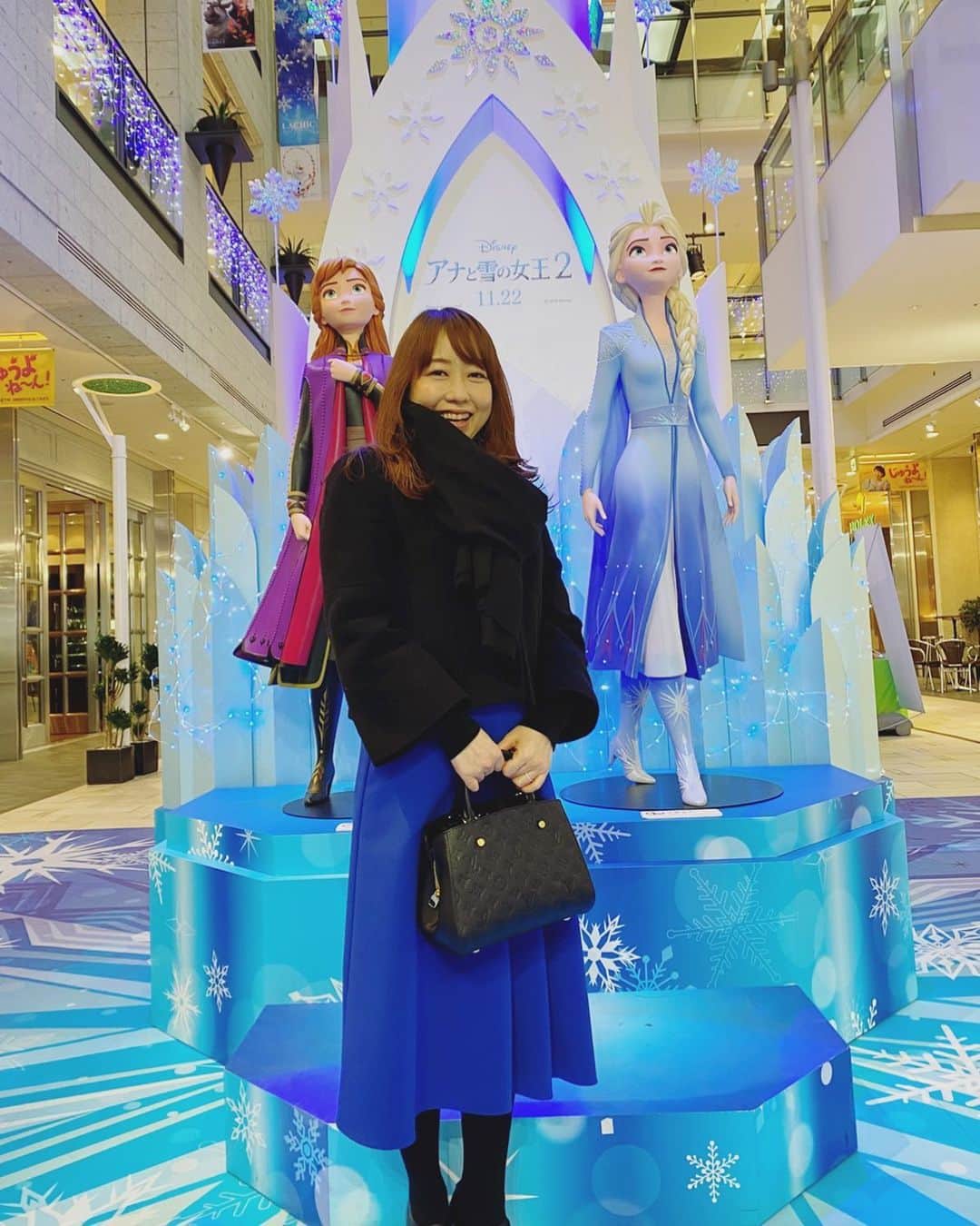 あいりさんのインスタグラム写真 - (あいりInstagram)「アナと雪の女王と私⛄️❄️ ・ #名古屋 #ラシック #ラシック名古屋  #栄 #アナ雪 #アナ雪2 #アナと雪の女王2」1月27日 19時57分 - airi_happy