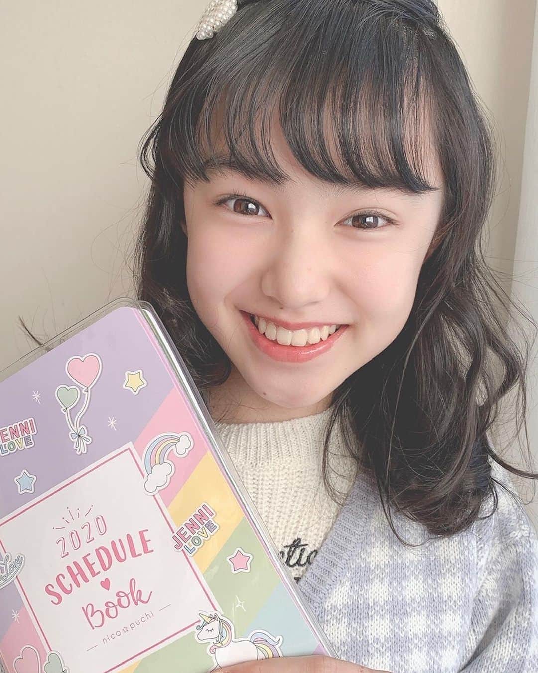 ニコ☆プチのインスタグラム：「💟 #プチモのふろくの使い方 💟﻿ ﻿ ﻿ ﻿ 22人目は、もんちゃん！！！　﻿ ﻿ 🌈もんちゃんより🌈﻿ ﻿ 2月号のふろくのスケジュール帳✨📖✨待ってましたぁ〜💓﻿ 大好きなユニコーン柄でテンションUP🙌UP﻿ スケジュール帳を可愛くデコると、1か月がより楽しみになるよね🌟もんはパーティー柄にしてみたよ🎉﻿ フリースペースには2020年の目標を書いて、あとはお出かけコーデメモに使う予定👗﻿ ペンポには冬の必需品💄リップ&ハンドクリームを入れることにしたの。お出かけの時に、スケジュール帳と一緒になるから忘れないよね❣️便利ぃ〜😆💖﻿ ﻿ みんなの参考になったら😊うれしいな🌟﻿ ﻿ ﻿ #ニコプチ　#ニコプチふろく　#もんちゃん﻿ #プチモ　#ジェニィラブ　#スケジュール帳﻿ #ペンケース　#スケジュール帳の使い方﻿ #手帳タイム　#ニコプチふろくのある生活﻿ ﻿ ﻿」