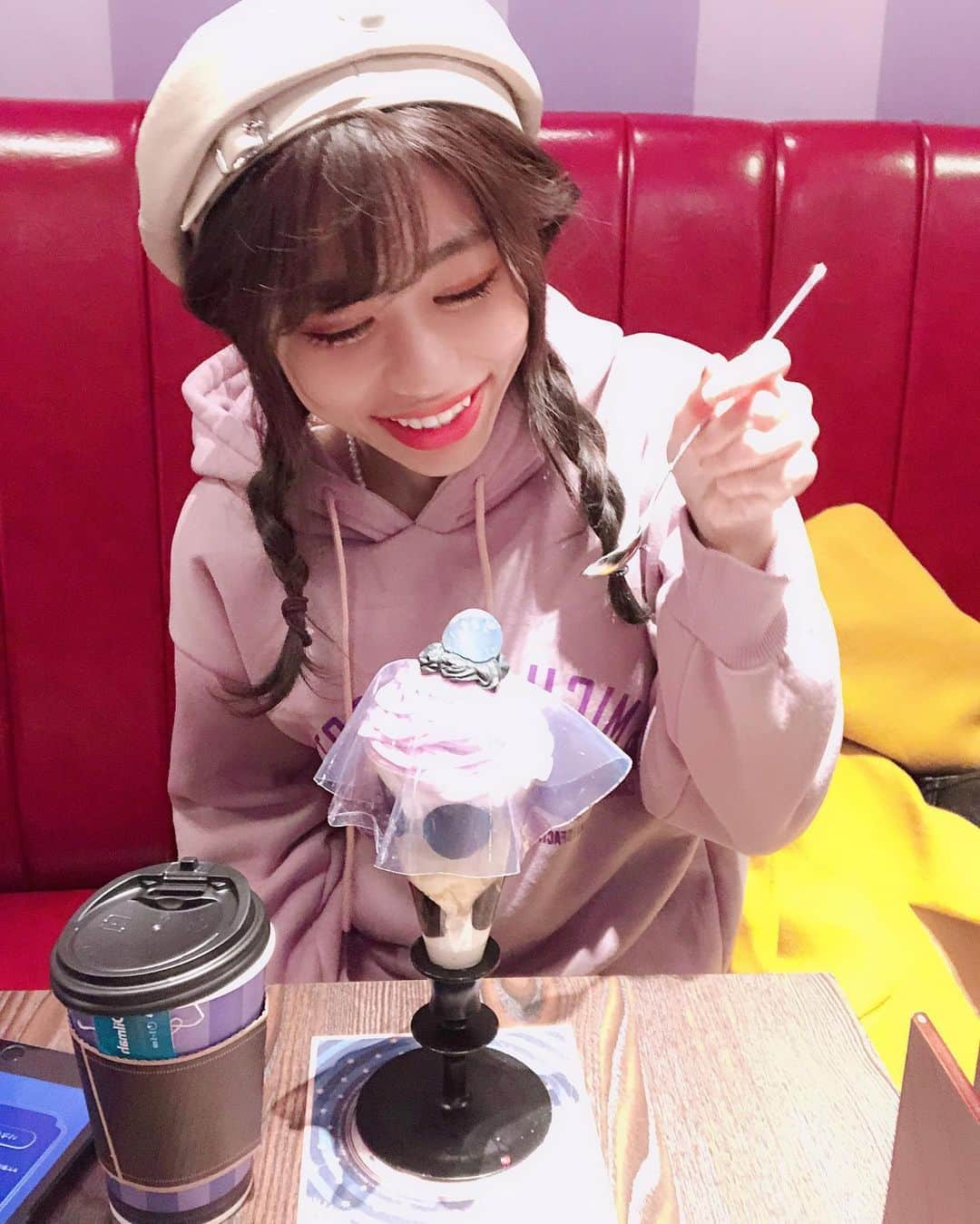 高橋里彩子さんのインスタグラム写真 - (高橋里彩子Instagram)「渋谷のパルコにある魔法仕掛けの﻿ ティフォニウムカフェに行ってきたよー💕﻿ ﻿ 私が食べたのは﻿ ピーチとヨーグルトのパフェ　”タロット”﻿ ﻿ ここのカフェすごいのっ！﻿ ﻿ ﻿ タブレットをコースターに向けてかざすと、 ﻿ 立体的な映像とコラボするの😳﻿ ﻿ コースターの上にパフェを乗せた状態でもCGが出てくるから 感動する！っ！﻿ 魔法見たいっ😍♥️♥️﻿ ﻿ すごい進化したなぁって思った❤️❤️﻿ ﻿ ﻿ 感動しすぎて写真撮り忘れちゃった😭😭😭😭﻿ ﻿ ﻿ パフェも可愛くてめちゃくちゃ良かったぁ💗💗﻿ ﻿ 渋谷のパルコの地下に入ってるよ❤️﻿ 大体パフェが1400円くらい❤︎﻿ ﻿ ﻿ わりと遅めに行ったから、ちゃんと座れたよ★﻿ ﻿ ﻿ ﻿ ﻿ ﻿ ⸜❤︎⸝〜𝚌𝚘𝚍𝚎〜⸜❤︎⸝﻿ ﻿ ❥トップス﻿ @08.official.account ﻿ 裏起毛になってて今の時期暖かくていい♥ ﻿ ❥ベレー帽﻿ @enailam.official﻿ ﻿これ結構お気に入り♥️ ﻿ ﻿ ﻿ #08official #ティフォニウム #ティフォニウムカフェ  #ティフォニウム渋谷 #渋谷カフェ #パルコ #パルコ渋谷 #パフェ #渋谷パフェ #ENAILAM #エナイラム #デコパフェ #アートフルーツパフェ #新作パフェ #インスタパフェ #可愛いパフェ #渋谷グルメ #渋谷パルコ #渋谷PARCO #渋谷センター街 #渋谷カフェ巡り #パーカーコーデ #パーカー #裏起毛パーカー #ベレー帽 #ベレー帽コーデ #夜パフェ ﻿」1月27日 19時58分 - konkonwanwan