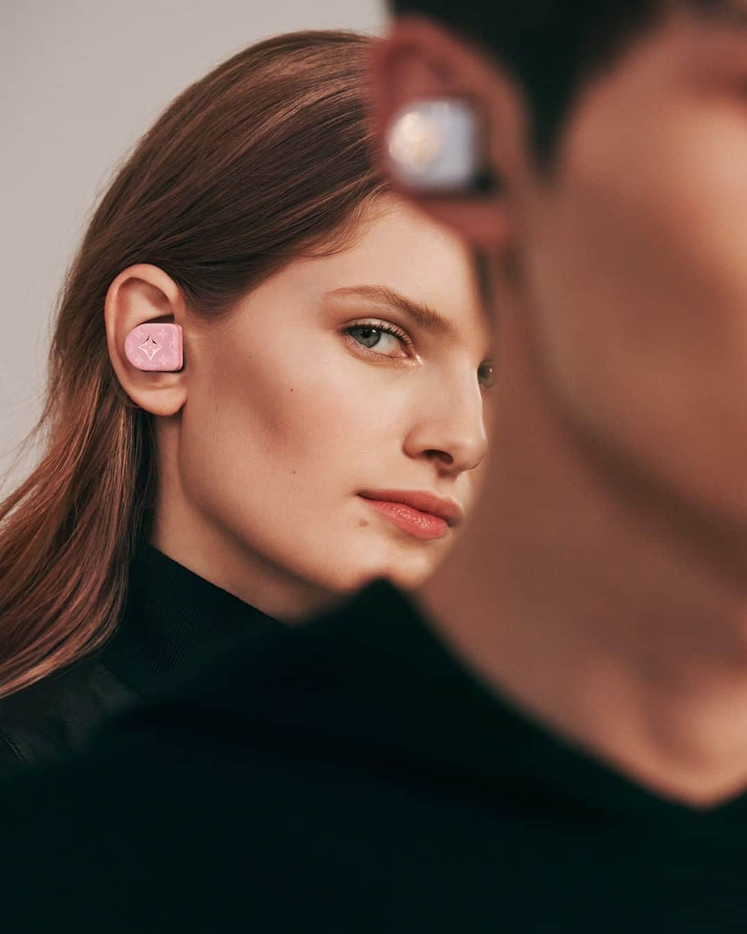 ルイ・ヴィトンさんのインスタグラム写真 - (ルイ・ヴィトンInstagram)「Two new modes, five new colors. #LouisVuitton’s wireless Horizon Earphones now include noise-cancelling and ambient listening modes for an enhanced audio experience. Find out more about the update via link in bio.」1月27日 20時00分 - louisvuitton