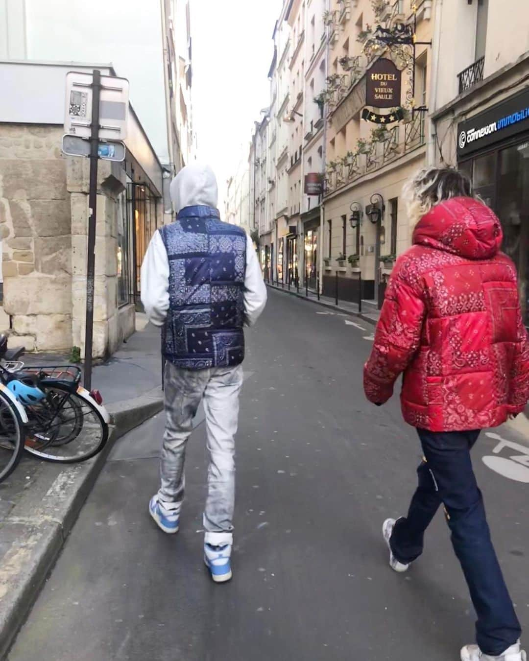 タトラスさんのインスタグラム写真 - (タトラスInstagram)「@nasty_noah and @luke.wav wearing TATRAS in Paris⁠⠀ #TatrasOfficial ⁠#TatrasPeople⁠⠀ ____⁠⠀ #Tatras #mensjackets #mensjacketstyle #mensfashionstyles #mensfashionstyle #mensfashions #pufferjackets #puffyjacket #wintercoats #winterjackets #winterwears #jacketseason #downjackets #downjacketfashion #paris」1月27日 20時02分 - tatras_official