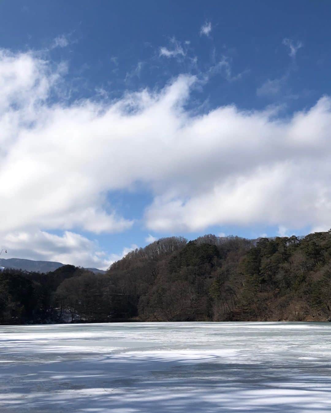 小林佳果さんのインスタグラム写真 - (小林佳果Instagram)「釣れたー！ 初めての体験♪ 世界は、 楽しいことで満ち溢れている！  #松原湖　#長湖　#氷上ワカサギ釣り　#小海町」1月27日 20時13分 - keika_kobayashi