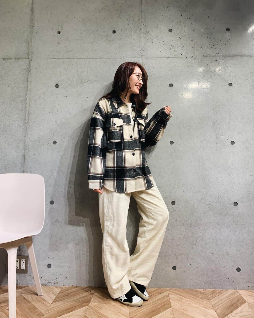 小祝麻里亜のインスタグラム：「韓国行きたいけど今はさすがに寒いだろうなぁ☃️ってことで、韓国ファッションは @morugi_official で調達してます🥰 ． ちなみにMORUGIは韓国語で모르지　知らないの？って意味だよ💕💕 ． これは、上下どちらもAINっていう韓国のブランド✨可愛いだけじゃなく、暖かいから最高です。みなさん、お寒いので暖かい格好してくださいね！ ． ． ＿＿＿＿＿＿＿＿ #outfit #coordinate #look #morugi #instafashion #셀스타그램 #얼스타그램 #코디 #스타일링 #데일리 #데일리룩 #오오티디 #모르지 #韓国コーデ #きょこ #韓国ファッション #韓国通販 #モルジ」