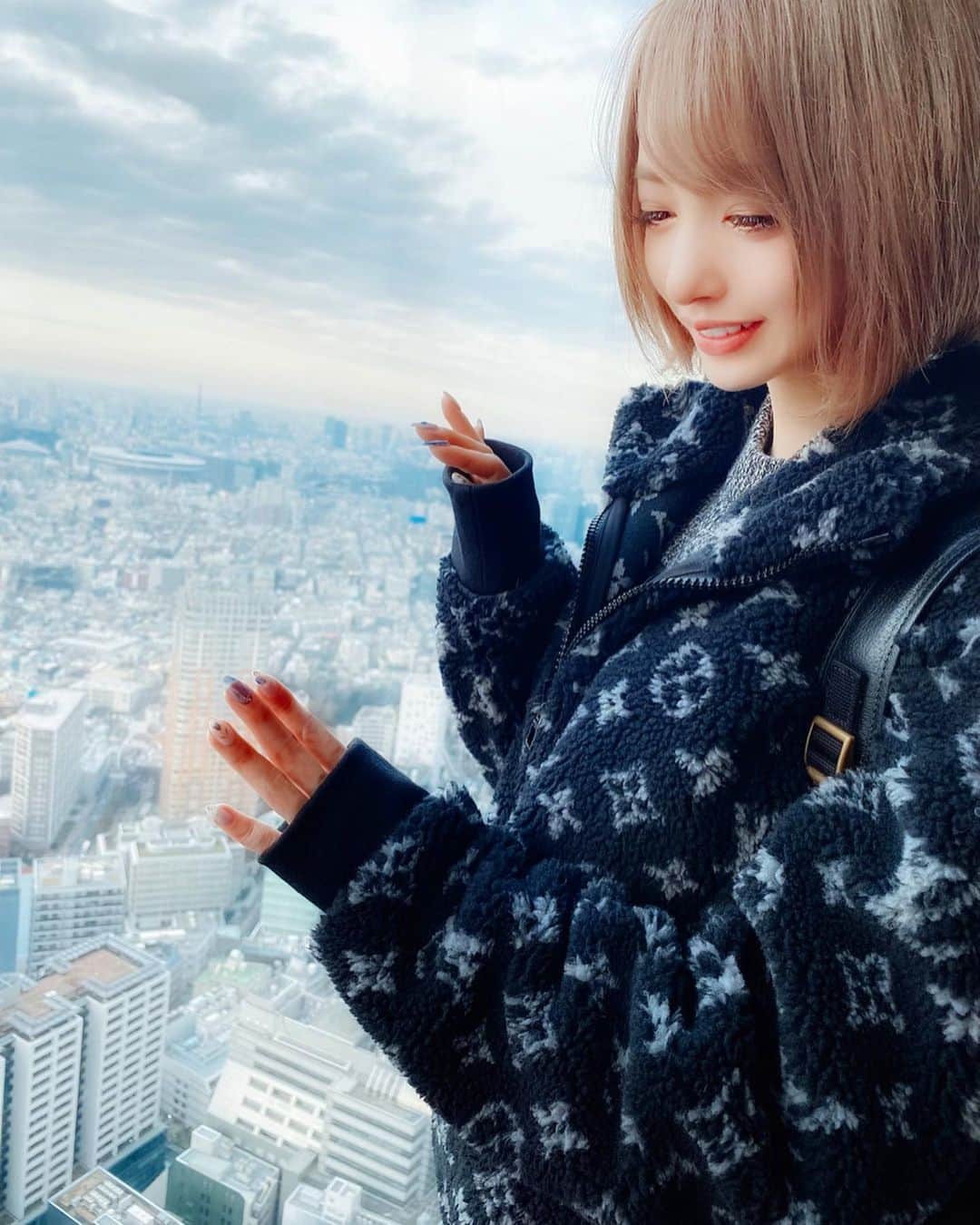 サキ吉さんのインスタグラム写真 - (サキ吉Instagram)「初めてのSHIBUYA SKY️️️⛅️ 綺麗だった❤️ 近くに住んでるとわざわざ行く機会あんまり無いよね😂 行けてよかった💛 ． #渋谷 #渋谷スカイ #shibuyasky」1月27日 20時22分 - sakikichi1201