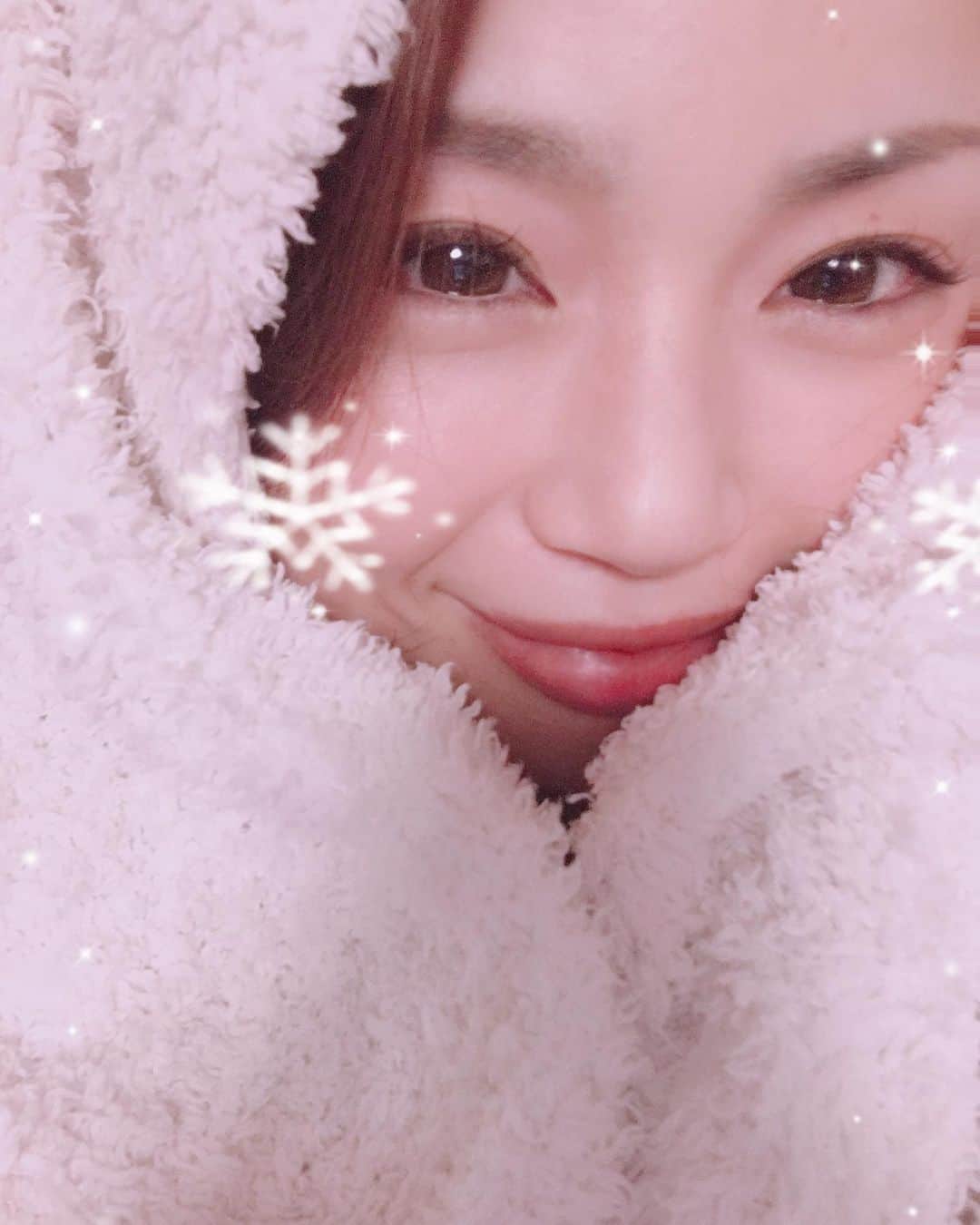 かすみりささんのインスタグラム写真 - (かすみりさInstagram)「🐰💕 ． すっごく寒いですね:;(∩´﹏`∩);: ． どのくらい雪降るかなぁ☃️ ． みなさん、気をつけてくださいね❄️ ． こんな寒い日は、おうちでぬくぬくしましょ🥰💓 ． #寒い#雪#ぬくぬく#風邪ひかないように#気をつけて#snow#love#happy#❤️#☃️#❄️」1月27日 20時23分 - risa_kasumi