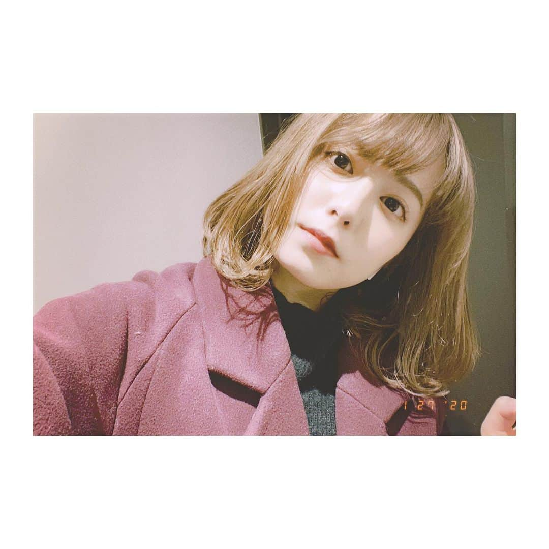 前田美里さんのインスタグラム写真 - (前田美里Instagram)「たまには真面目なお話。🎞 . このお仕事していると悔しいこともたくさんあります。もう芸歴も9年になります。過去本当に色んなことがありました。 . 実際、いまの私は自分自身のお仕事よりもヲタク活動の方が多くなったりして、心配に思う方もいるかもしれません。(私も自分に対して不安に思う事はたくさんあります。) . 同じ表に立つ人間として、環境は違えど #乃木坂46 #欅坂46 #日向坂46 彼女達からたくさんの刺激や勇気を貰っています。それが自分の活力になるから。 . それから昨年は色々なご縁ときっかけがありました。それも大切な事。 . 色々な意見があると思いますが、私は私らしくこれからも好きを発信していこうと思います。 . 今年は2020年。来月で24歳になります。今年はもっと色んなことに挑戦していきたいと思います。 . こんな私ですがこれからも応援よろしくお願いします。 . . #真面目な話 #ヲタク #は #幸せだ #film #film_jp #photo #follow #followｍe #japanesegirl」1月27日 20時56分 - maeda_misato