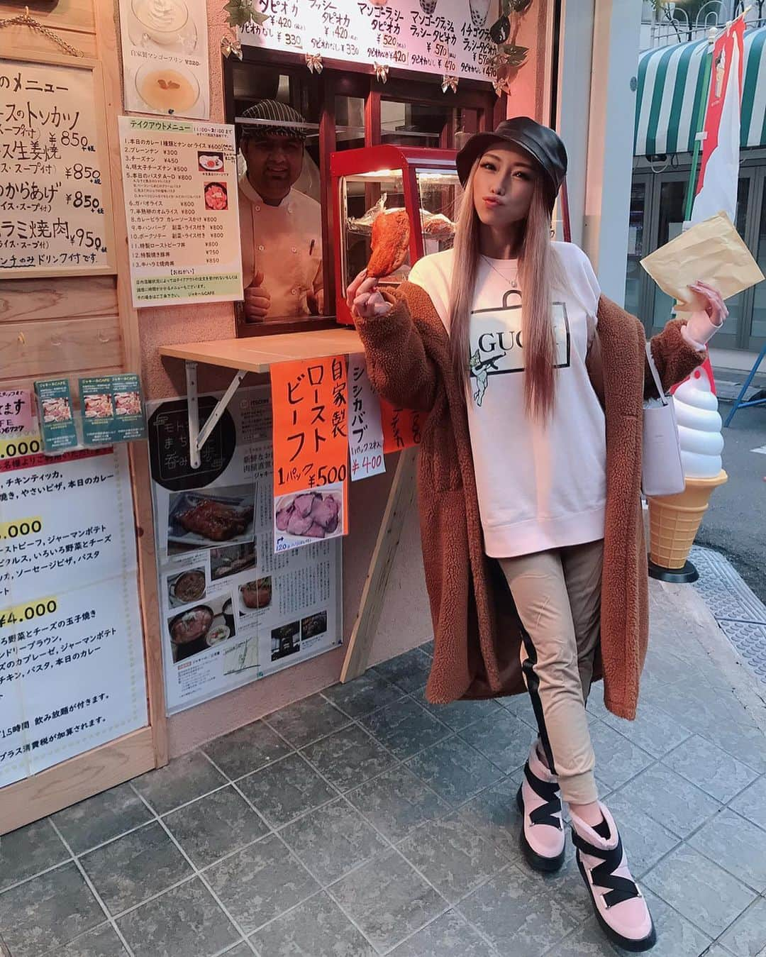 角田麻央さんのインスタグラム写真 - (角田麻央Instagram)「🍗 趣味 : 食べ歩き🤪🤎🧡🤎 店員さんと仲良くなったからまた行こw #すーぐ買っちゃう #タンドリーチキン #ストリートチキン」1月27日 21時05分 - maotsunoda888