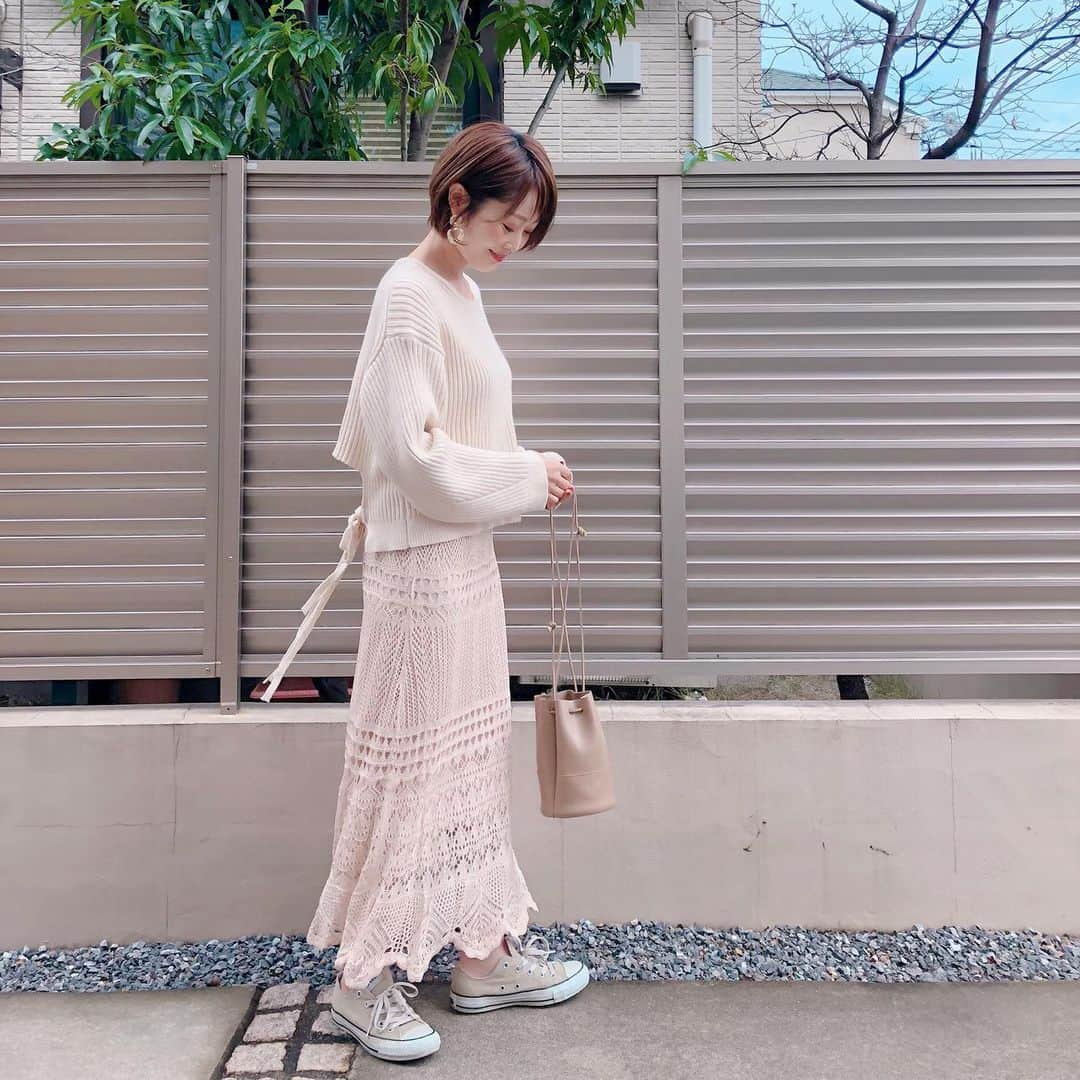 Kikuno Sayumiさんのインスタグラム写真 - (Kikuno SayumiInstagram)「〻lace skirt〻 ・ ・ ・ @arholiday のレーススカート𓂃 ・ こういうの欲しかった♡♡今から使える春物🌸 ・ ・ ・ skirt▶ @arholiday bag▶ @a_trend_ld ・ ・ ・ #arholiday #アンティローザホリデー #arholiday_ootd#ハンサムショート #ファッション#fashion#ママ#プチプラコーデ#大人カジュアル#ヘアアレンジ#大人可愛い#ジユジョ #lucrajp#シンプルコーデ#mamagirl#ママリ#ママリファッション#locari#お洒落さんと繋がりたい#ママコーデ#令和ベイビー#赤ちゃんのいる生活#ショートヘア #ショートヘアアレンジ #冬コーデ#春コーデ」1月27日 21時14分 - sayumikikuno