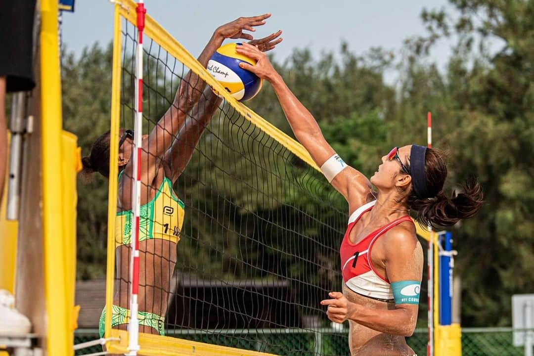 長谷川暁子さんのインスタグラム写真 - (長谷川暁子Instagram)「Start to Monday ☀️ ﻿ Good preparation for next month's Cambodia event and Asian Championships!!﻿ ﻿ #okinawa #trainigcamp ﻿ #beachvolleyball #ビーチバレーボール ﻿ #nttcomware #nttコムウェア ﻿ #長谷川暁子 #akikohasegawa」1月27日 21時26分 - akikohaseg