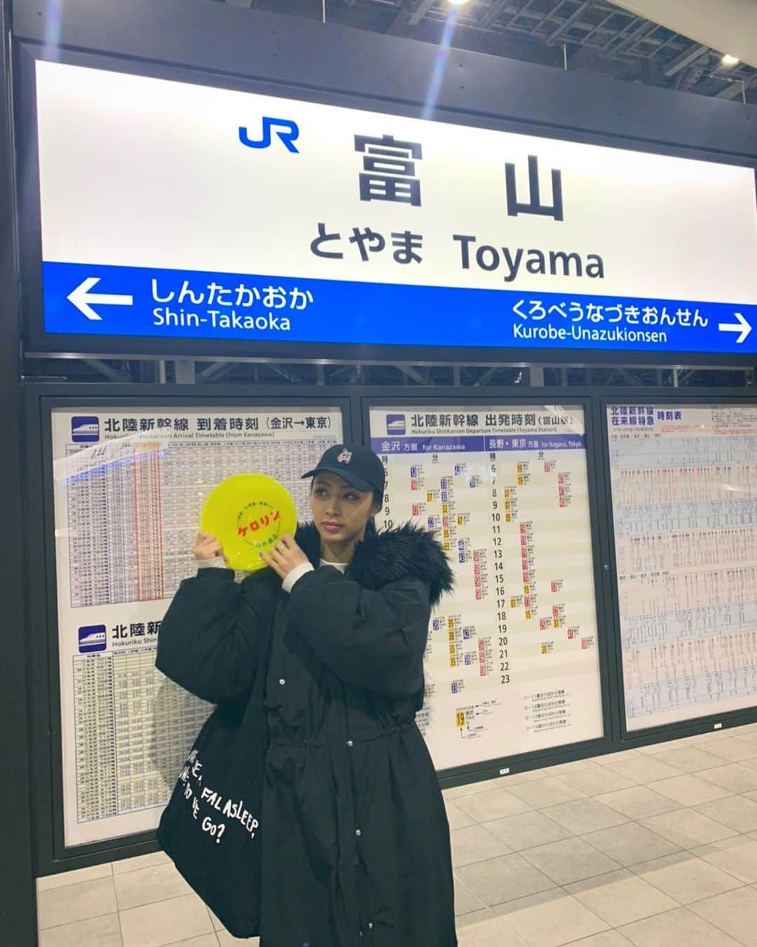 のインスタグラム：「久しぶりの富山でした！﻿ 平日の中、そして寒いなか﻿ 遊びに来てくれた皆さん本当にありがとう🥰❤️﻿ 帰りに富山駅で見つけて﻿ ケロリン桶買っちゃった！笑﻿ テルマエロマエ思い出す😂﻿ ﻿ 今日から使お〜😂」