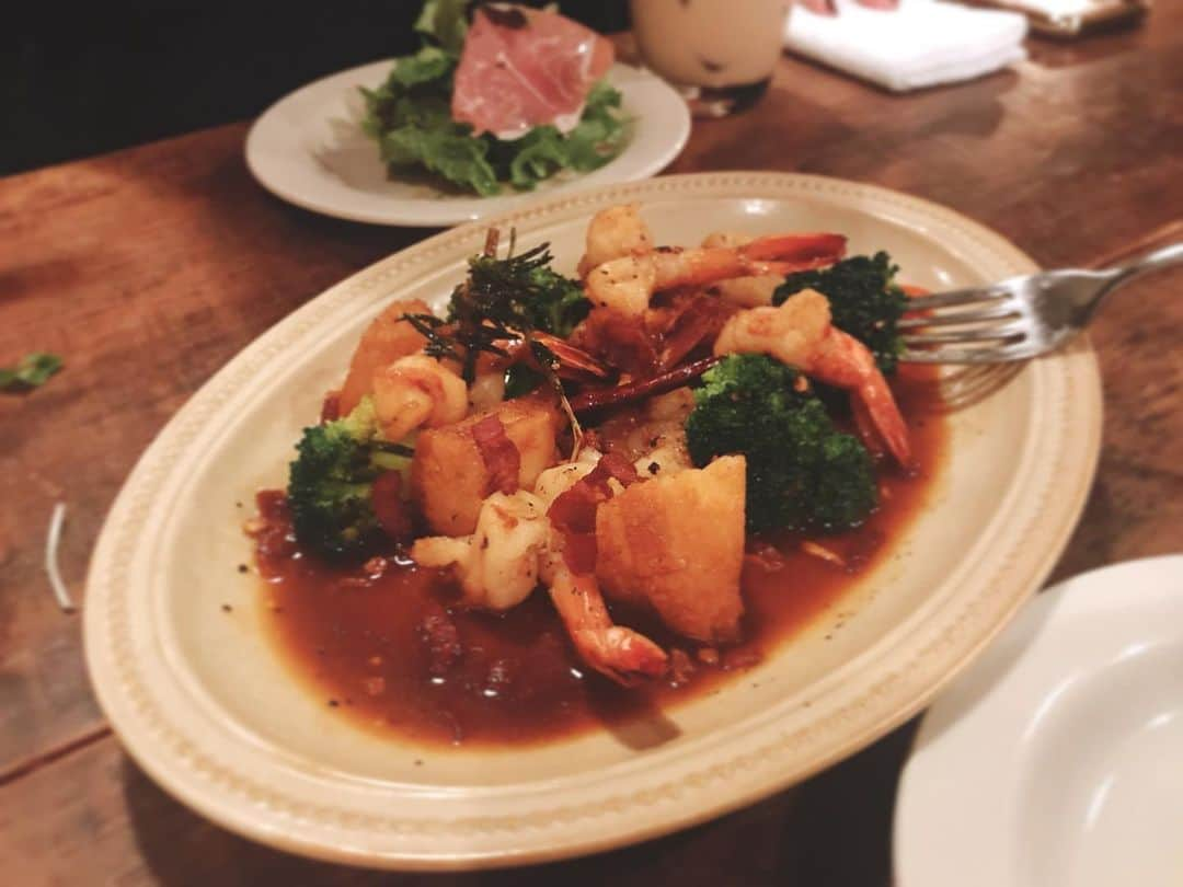 希帆さんのインスタグラム写真 - (希帆Instagram)「ゆったりdinner🧸❤️ お洒落な所すぎて、 メニューもお洒落すぎて、 頼むのに時間掛かった🤦🏻‍♀️💤 久々にゆったりまったりと、 5時間も滞在してました🤣（笑） #ザ迷惑 こんなお洒落ご飯も作れるようになりてぇ🦥💤」1月27日 21時33分 - k_i_h_o_