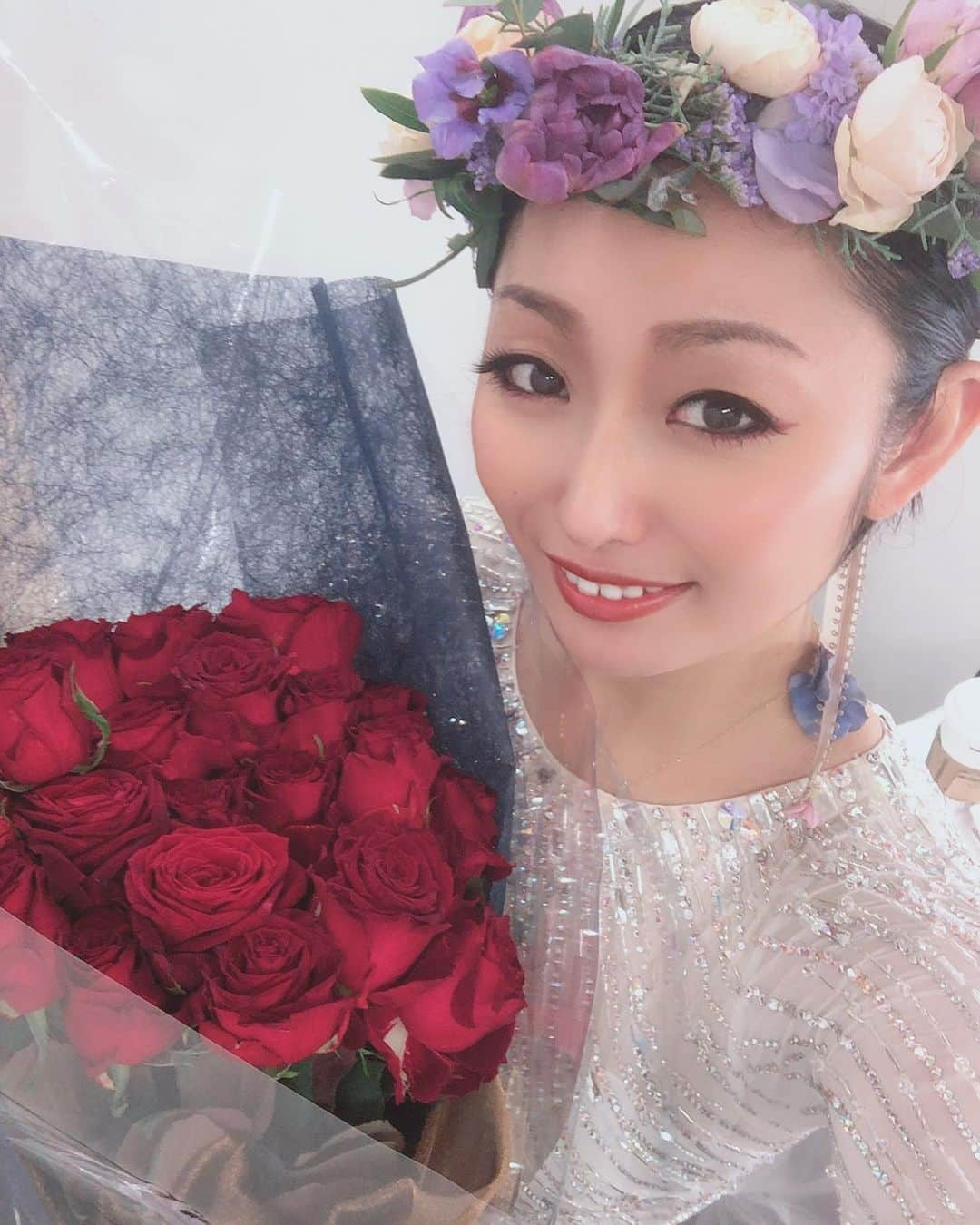 安藤美姫さんのインスタグラム写真 - (安藤美姫Instagram)「Prince Ice World 2020 in Hiroshima⛸💕♥️ ♥️♥️♥️Thanks a lot♥️♥️♥️ プリンスアイスワールド広島でのお花達♥️♥️♥️ ふれあいタイムの時に下さるお花　本当に嬉しいです😌💕💕💕 いろんな方々とお話しもできるので大好き✨💕♥️ ありがとうございます♥️♥️♥️ #プリンスアイスワールド広島  #プリンスアイスワールド2020  #プリンスアイスワールド  #安藤美姫 #ふれあいタイム #princeiceworld  #princeiceworld2020」1月27日 21時37分 - miki_m_ando0403