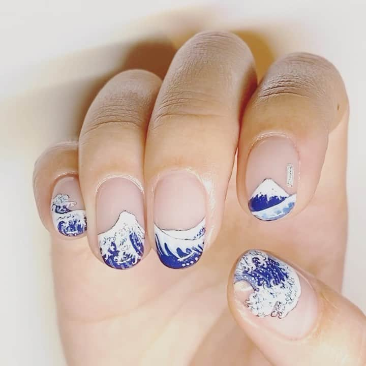 北欧ネイルサロンのインスタグラム：「北斎フレンチ🌊 The Hokusai French nail」