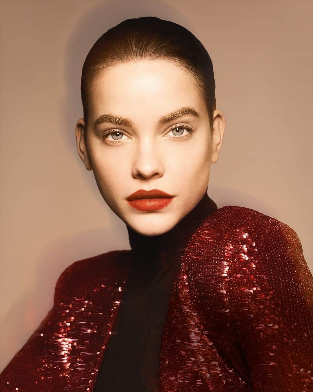 Armani Beautyさんのインスタグラム写真 - (Armani BeautyInstagram)「Step inside a universe of gold with the GOLD MANIA collection. In exclusive shades of browns, reds and pinks, the gold-infused lip colors create an intensely glamorous beauty look.  #ArmaniBeauty #LipMaestro #makeup  Model: @RealBarbaraPalvin  Photographer: @KarimSadli」1月27日 21時59分 - armanibeauty