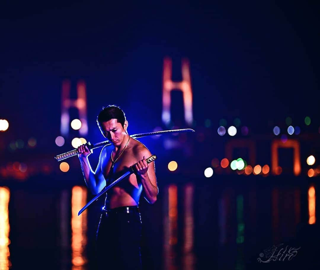 黒石高大のインスタグラム：「横浜×刀×オレ＝最強　@photographer_hiro16 さん ありがとうございました押忍 #横浜 #YOKOHAMA #刀」
