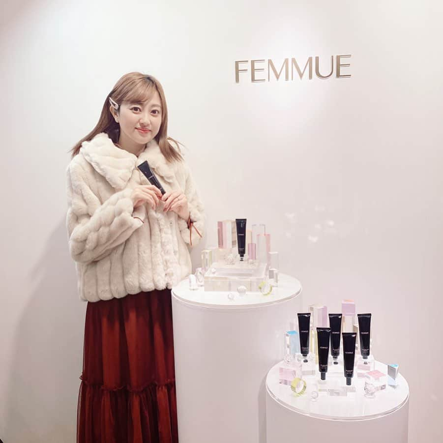 菊地亜美さんのインスタグラム写真 - (菊地亜美Instagram)「. 2月15日にコスメキッチンで発売される @femmue_japan のトーンアップUVクリーム"WE LOVE SUN"の発表会へ💐 ファミュは香りも上品で癒されるしナチュラル100%なので、他のスキンケアも大好き😘 このUVクリームも凄く艶々で、クッションファンデと合わせると相乗効果で良さそう💛 使うの楽しみ〜☺️ #femmue #ファミュ」1月27日 22時02分 - amikikuchi0905