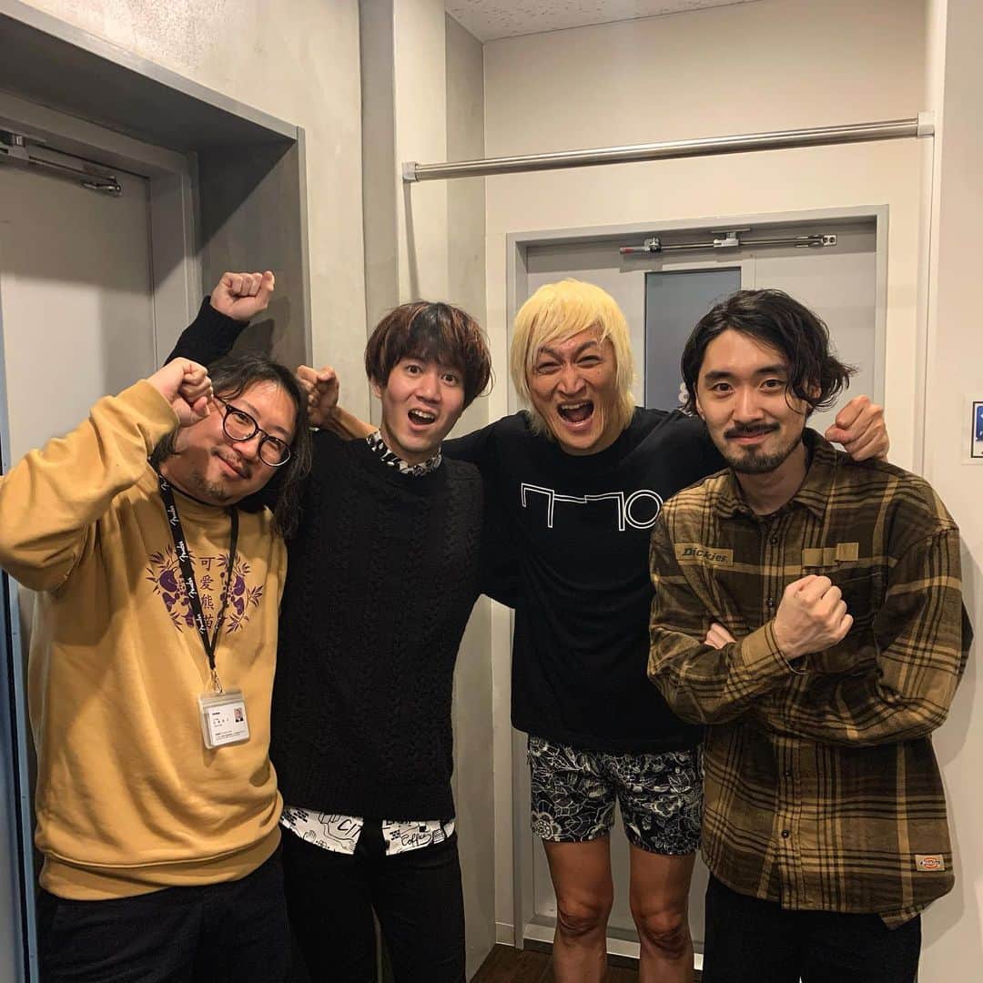 たなしんのインスタグラム：「夜の本気ダンスより、マイケル君、鈴鹿君、本人と弾いてみた！ 満員のお客さんと一緒に音楽楽しみました！ブチあがり！ハッピーグルーヴ！  次回ゲストは2/28SPYAIR🔥」