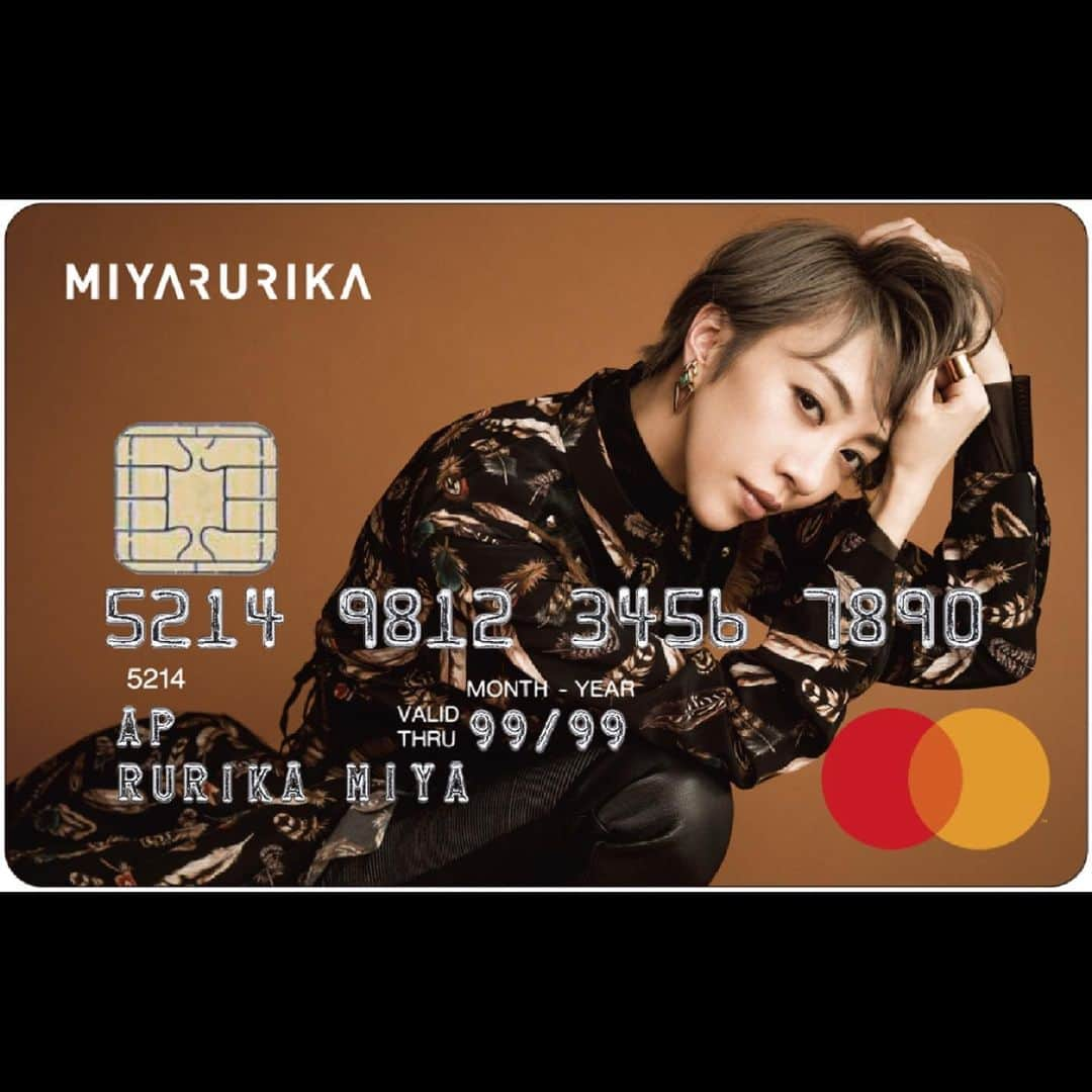 美弥るりかさんのインスタグラム写真 - (美弥るりかInstagram)「. . 【美弥るりか オフィシャルクレジットカード（MasterCard）】 が遂に誕生いたします‼️﻿ ﻿ ﻿ 昨年、お知らせをさせていただいていた、クレジットカードの申し込みがいよいよ２月より開始されます✨﻿ ﻿ 自分の姿がクレジットカードになる日が来るなんて思いもしませんでした😵💦﻿ 応援してさっている皆様、支えてくださっている皆様のおかげです🙇‍♂️﻿ 本当にありがとうございます❗️﻿ ﻿ 特典も、カード申し込んでくださった皆様に絶対に喜んで頂きたい！という気持ちで作りました✨﻿ 入会特典以外にも素敵な特典を発表していきますので、﻿ お楽しみに☺️❤️﻿ ﻿ 専用ホームページは二月から開設されます！﻿ ﻿ 今後とも、美弥るりかオフィシャルクレジットカードを宜しくお願い致します🙇‍♂️🙇‍♂️🙇‍♂️﻿ ﻿ ﻿ —————————————﻿ ﻿ RURICARAT会員さま先行申込﻿ ２０２０年２月１４日～﻿ ★２月１４日～２月２０日の間にご入会いただいた方へ入会特典に加え、200ポイントプレゼント★﻿ ﻿ 一般受付開始﻿ ２０２０年２月２１日～﻿ ﻿ ﻿ 【年会費】﻿ 初年度　無料﻿ 次年度以降年会費　1,650円(税込)﻿ ﻿ 【入会特典】　﻿ ﻿ 入会された方全員に、オリジナルミニ写真集をプレゼント！﻿ ﻿ 入会月を含む３ヶ月以内のご利用に応じて、オリジナルアクリルキーホルダープレゼント！﻿ ﻿ カードのご利用で貯めたポイントで、美弥るりかイベントチケットと交換可能！﻿ ﻿ ————————————— ﻿ ﻿ photograph :  @marco149 ﻿ hair & make-up :@tomokookada ﻿ styling :  @nakagane_s_14 ﻿ ﻿ #なんと﻿ #美弥るりか﻿ #クレジットカード に❗️﻿ #感動﻿ #ぜひ貴方のお財布に　﻿ #美弥るりか を✨﻿ #creditcard﻿ #MasterCard﻿ #マスターカード #rurikamiya」1月27日 22時29分 - rurika_miya_official