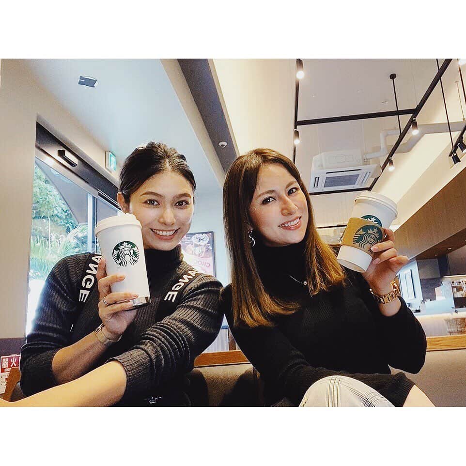 金城優華のインスタグラム：「同じ歳﻿ ﻿ なんだかんだでこの仕事続けてる人達。笑﻿ ﻿ ﻿ ﻿ #金城優華﻿ #前堂ニイナ﻿ #沖縄﻿ #モデル﻿ #司会﻿ #タレント ?﻿ #STARBUCKS COFFEE﻿ ﻿ #綺麗な顔して爆弾発言おもしろ女子。前堂ニイナ」