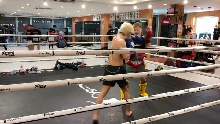 神龍誠のインスタグラム：「神童ミット！！ 打撃強化してます🥊 天心さんありがとうございました 待っとけビョン・ジェウン！ #神龍誠 #DEEP94 #チケット受け付けてまーす #後楽園ホール #teppenジム」