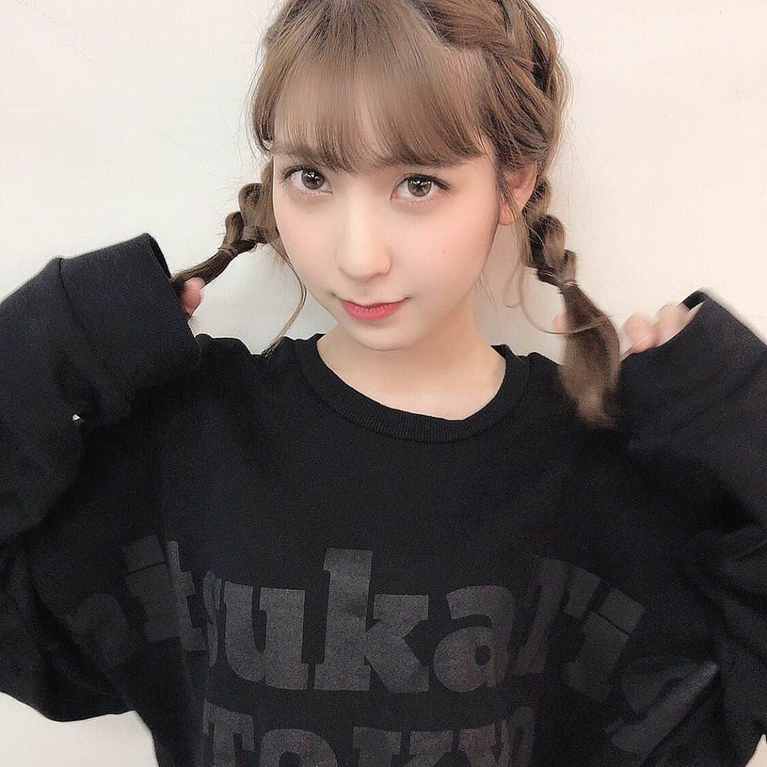 松岡菜摘のインスタグラム：「. . みつあみちゃん☺︎ . #hairarrange #hairstyle #みつあみ」