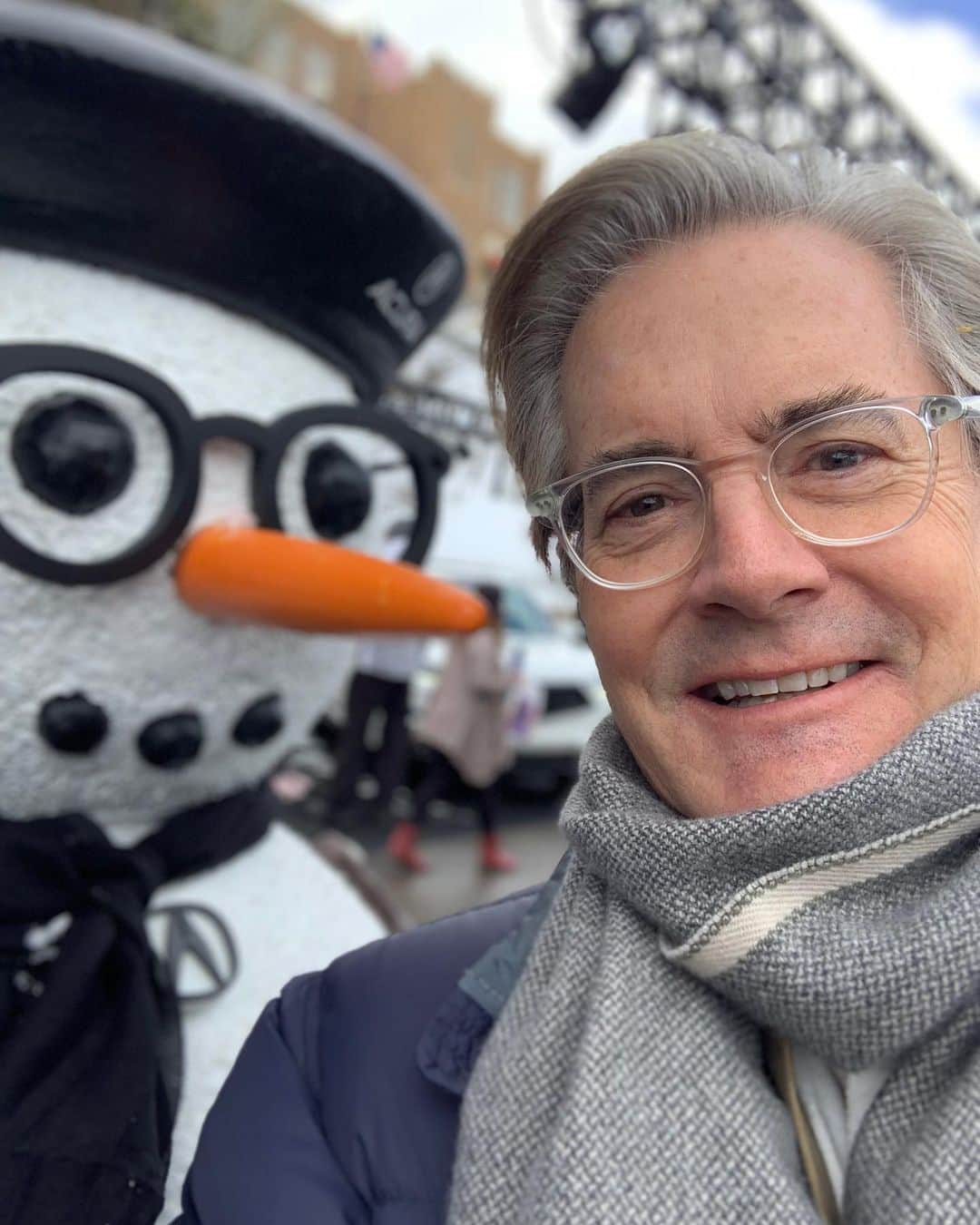 カイル・マクラクランさんのインスタグラム写真 - (カイル・マクラクランInstagram)「Did I just meet Olaf’s cousin at #Sundance? Who do you think wore glasses better? 🤓⛄️」1月28日 9時32分 - kyle_maclachlan