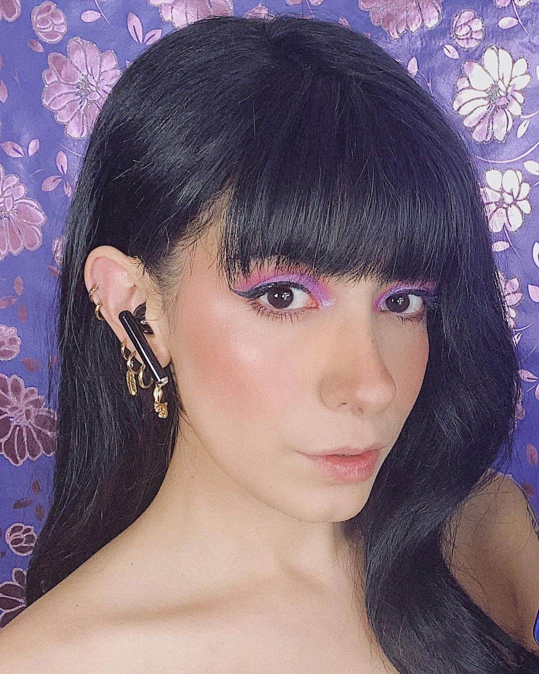 ミランダ・イバネスのインスタグラム：「No tengo fotos ggg 🥳💜」