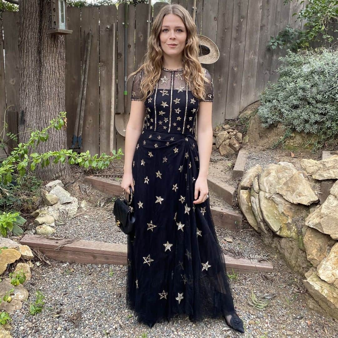 Vogueさんのインスタグラム写真 - (VogueInstagram)「Last night was a #Grammys first for @maggierogers, who hit the red carpet in a @chanelofficial dress from the label’s pre-fall 2014 collection. Tap the link in our bio to see her complete photo diary of the night.」1月28日 8時05分 - voguemagazine