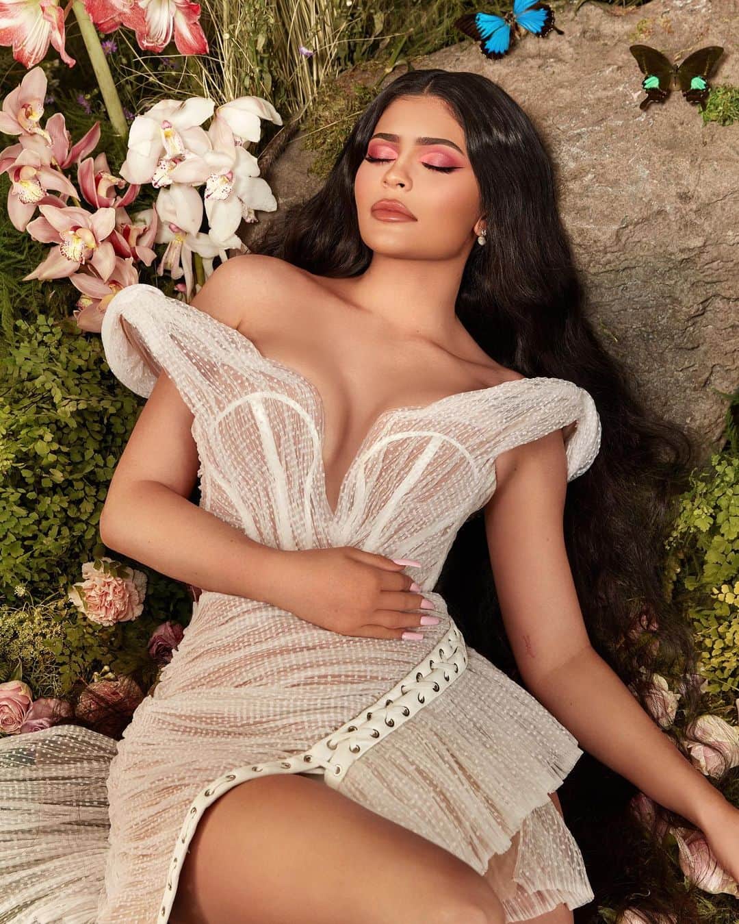 Kylie Cosmeticsさんのインスタグラム写真 - (Kylie CosmeticsInstagram)「just 5 more days until the stormi collection launches on February 1st 🦋☁️」1月28日 8時32分 - kyliecosmetics
