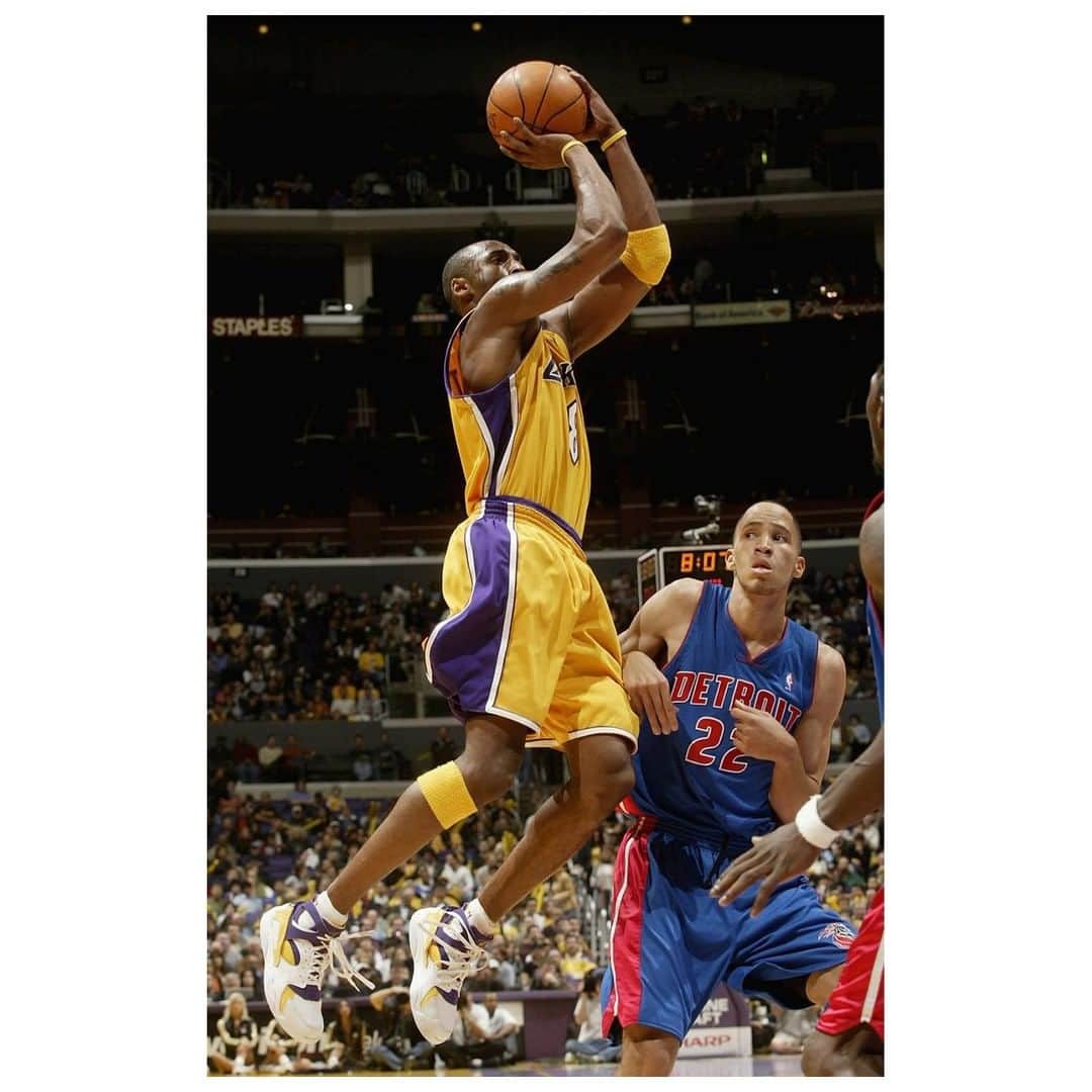 Nice Kicksさんのインスタグラム写真 - (Nice KicksInstagram)「#24for24 - Kobe paid Adidas $8M in the Summer of 2002 to break his contract with the Three Stripes. Part of the agreement was that he could not sign with another brand for a year meaning that NBA’s biggest star didn’t have a shoe deal for the 2002-2003 season. During this year, Kobe was also required not to wear any one brand for more than 3 consecutive games. During the “sneaker free agency” season, Kobe stepped on the court wearing shoes ranging from And1 to Converse, in addition to Jordan Brand, Nike, and Reebok - who was courting him heavily for a deal.」1月28日 8時47分 - nicekicks