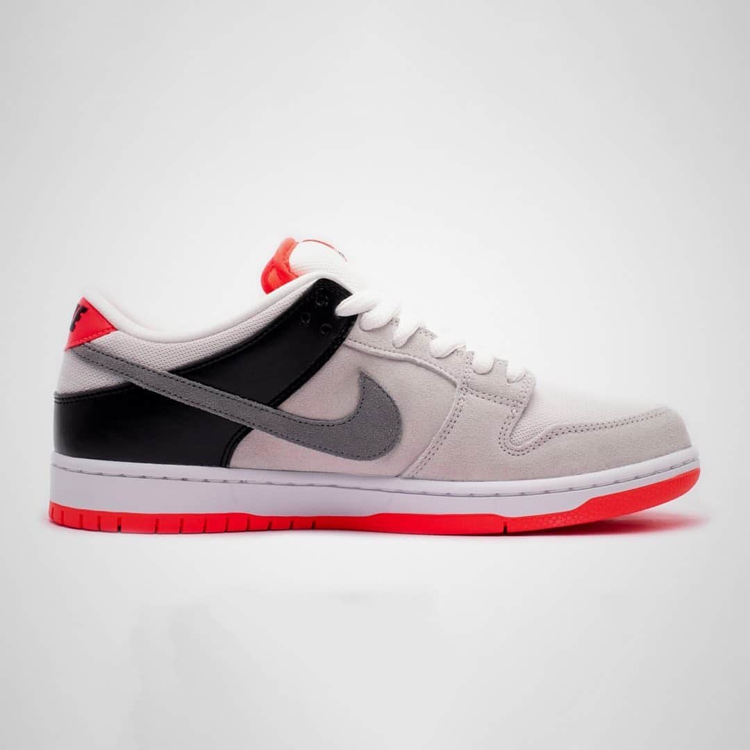 HYPEBEASTさんのインスタグラム写真 - (HYPEBEASTInstagram)「@hypebeastkicks: @nikesb has given us the first look at the upcoming SB Dunk Low Pro ISO “Infrared.” Combining the SB Dunk‘s recognizable silhouette with the Air Max 90’s most famous colorway, this bold design is a skate shoe in name but a retro runner in style. Although it was gradually rolled out to skateshops, like The Canteen, over the course of the month, the Nike SB Dunk Low Pro “Infrared” is now set for a full retail release at stockists like @43einhalb on February 1.⁠⠀ Photo: 43einhalb」1月28日 9時02分 - hypebeast