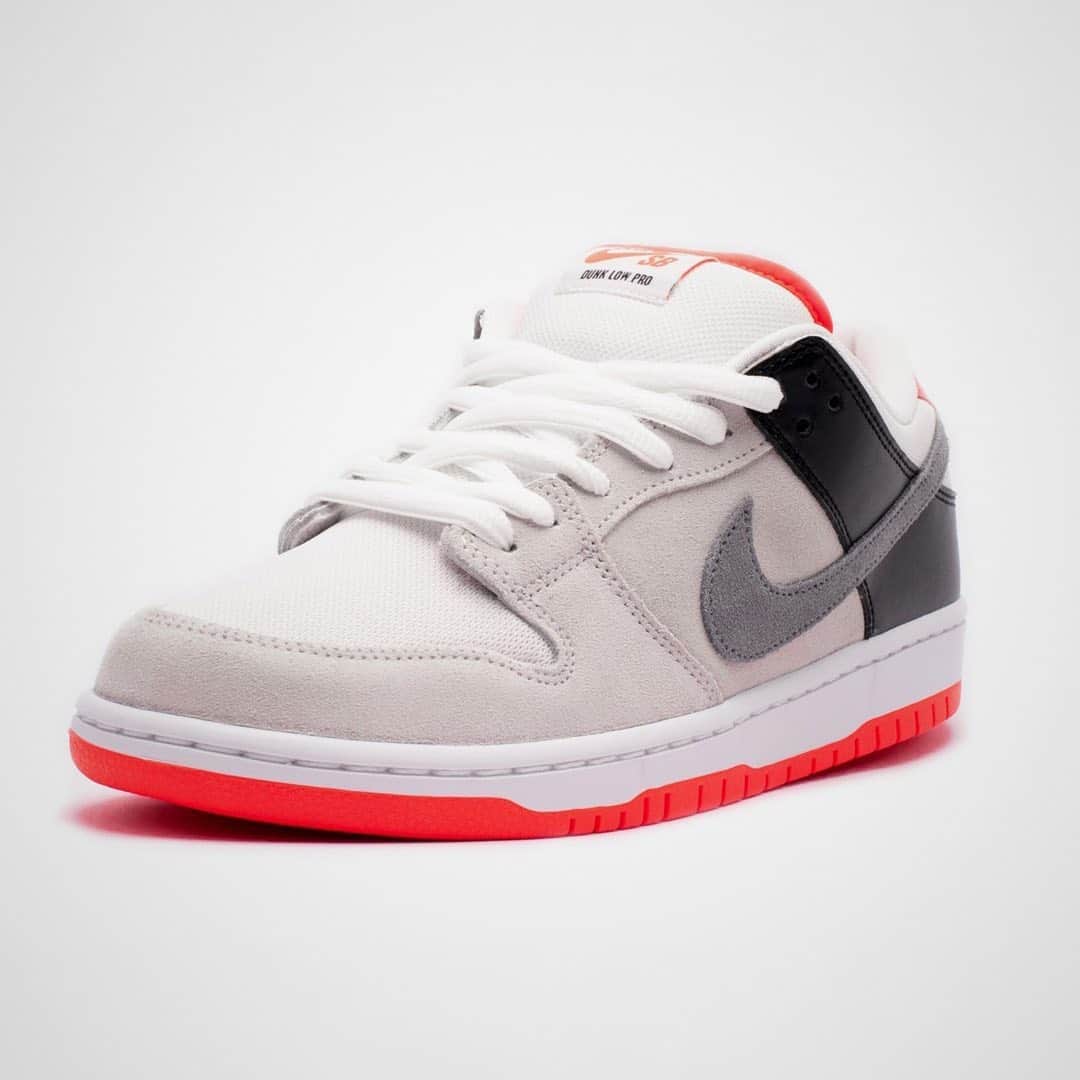 HYPEBEASTさんのインスタグラム写真 - (HYPEBEASTInstagram)「@hypebeastkicks: @nikesb has given us the first look at the upcoming SB Dunk Low Pro ISO “Infrared.” Combining the SB Dunk‘s recognizable silhouette with the Air Max 90’s most famous colorway, this bold design is a skate shoe in name but a retro runner in style. Although it was gradually rolled out to skateshops, like The Canteen, over the course of the month, the Nike SB Dunk Low Pro “Infrared” is now set for a full retail release at stockists like @43einhalb on February 1.⁠⠀ Photo: 43einhalb」1月28日 9時02分 - hypebeast