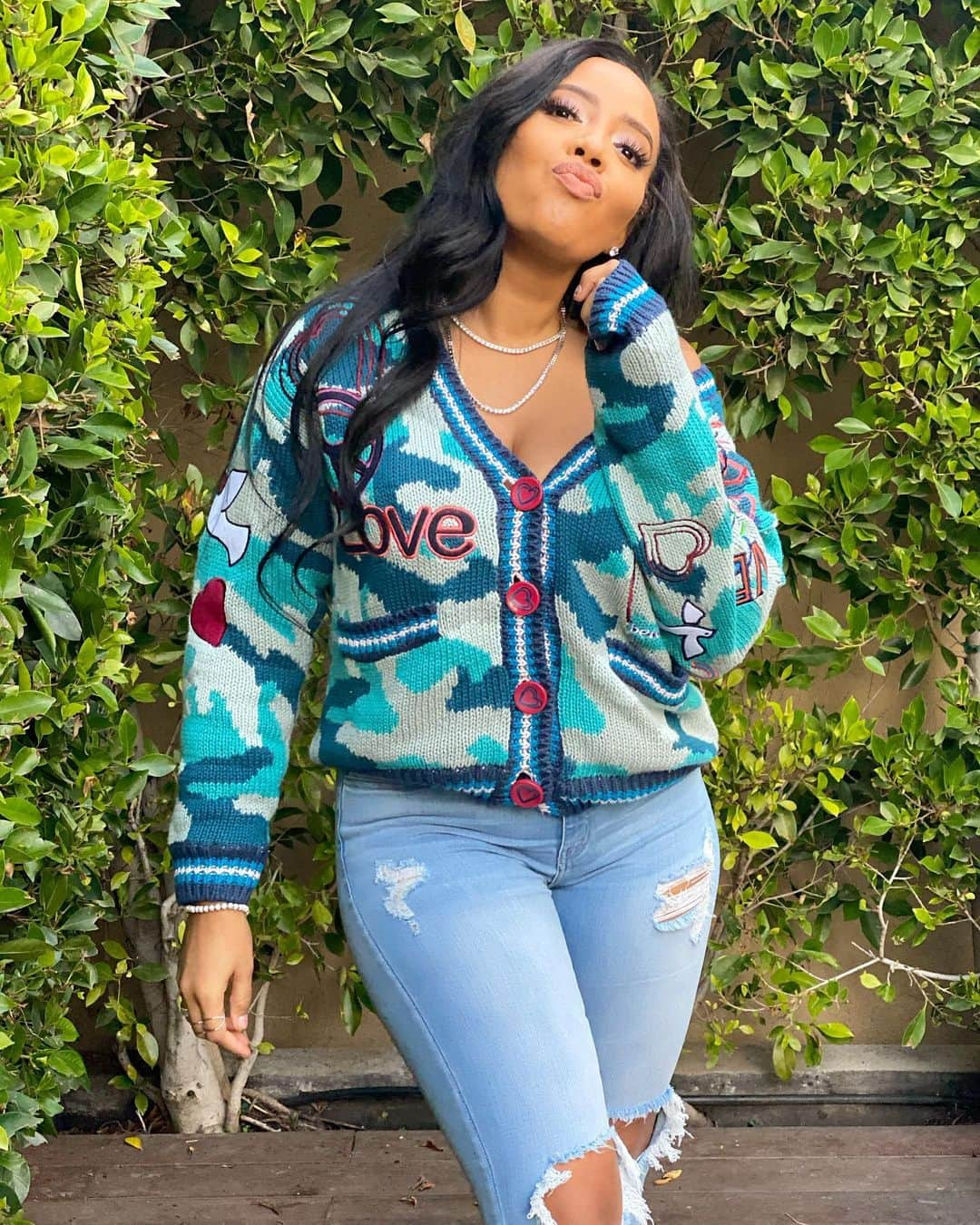 Angela Simmonsさんのインスタグラム写真 - (Angela SimmonsInstagram)「Living in each moment .....Snapping as many pictures as I can while I can ♥️ Denim : @fashionnova FashionNovaPartner」1月28日 9時02分 - angelasimmons