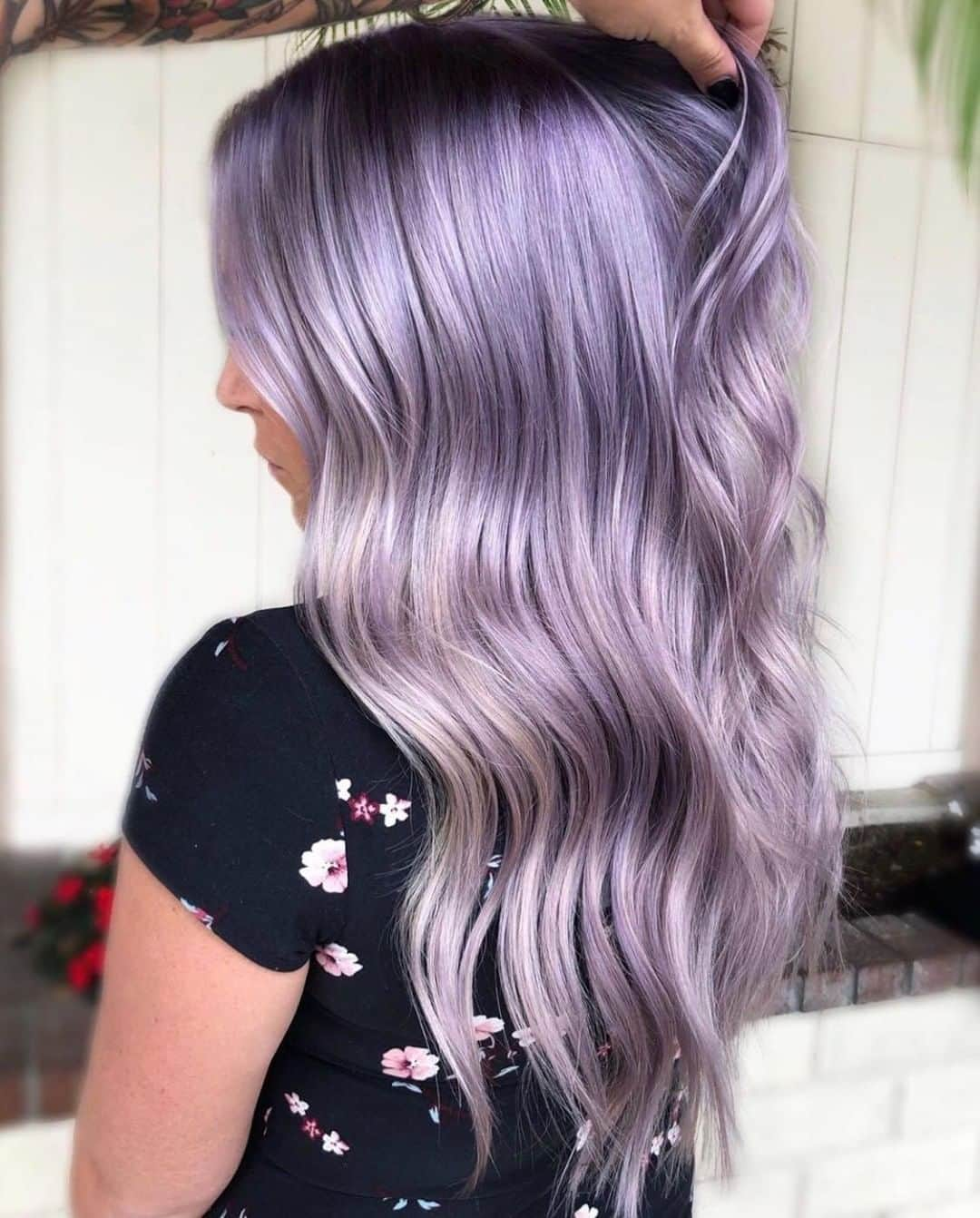 CosmoProf Beautyさんのインスタグラム写真 - (CosmoProf BeautyInstagram)「We've been feeling the love for lavender 💜⁣ ⁣ Metallic Lavender by @tina_doeshair who toned using @guytang_mydentity color 🦄⁣ ⁣ #repost #cosmoprofbeauty #licensedtocreate #lavenderhair #metallichair #pastelhaircolor #mydentity #creativehair #purplehaircolor #purplehairdontcare」1月28日 9時11分 - cosmoprofbeauty