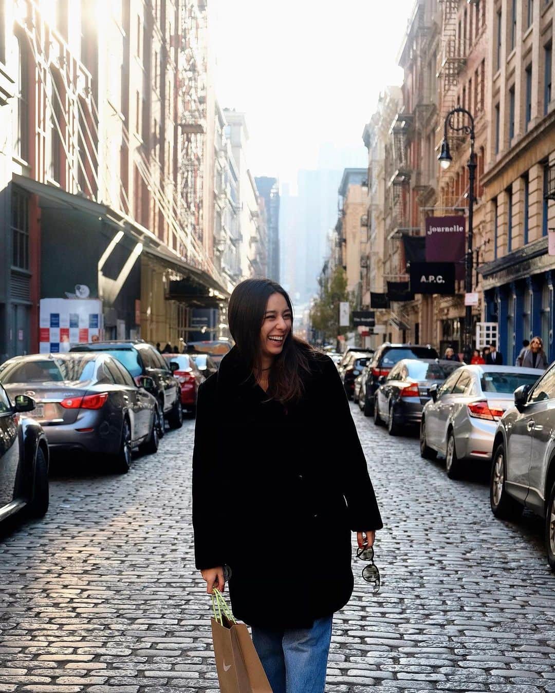 MiChiのインスタグラム：「This is what NY makes me feel like 😍  But I’m back in Tokyo and starting to fall in love with the city all over again 🌈✨ ニューヨークは一生特別な場所だけど、東京に戻ってきてまた改めてこの街が大好きになってきてる☺️やっぱり大切な人たちが沢山居る場所が本当のHomeなのかもね❤️ #nyc#soho##tokyo」