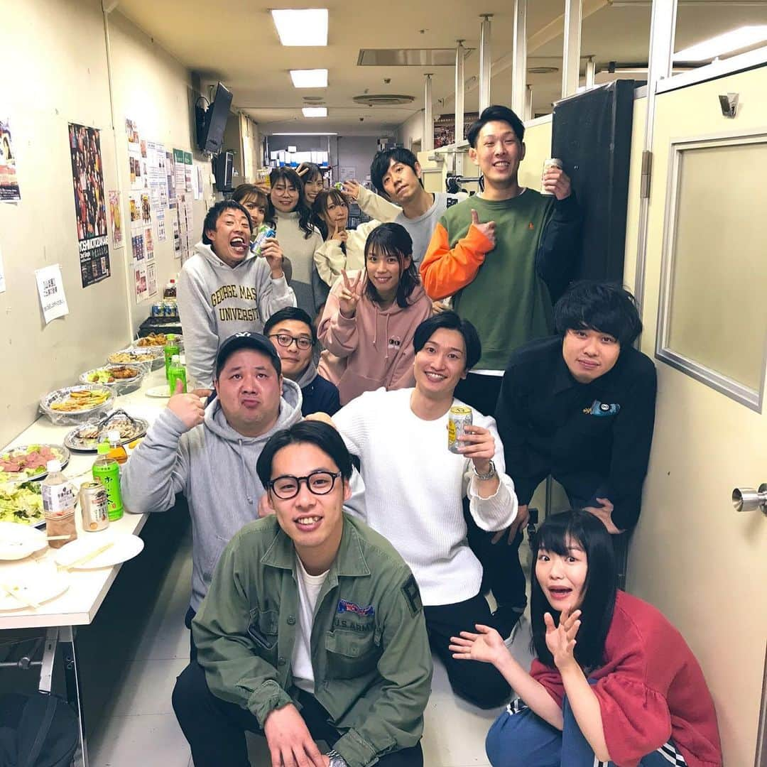 山添寛（相席スタート）のインスタグラム：「山添展ありがとうございました  #にゃんぞぬデシ #紺野ぶるま #荻野可鈴 #清水あいり #さらば青春の光 #ネルソンズ #山﨑ケイ #寒い中 #足元の悪い中 #本当にありがとうございました #単独の中でも #楽屋が #相当良い匂いのする #単独でした #ピザにコーラ #聴きながら寝よ」