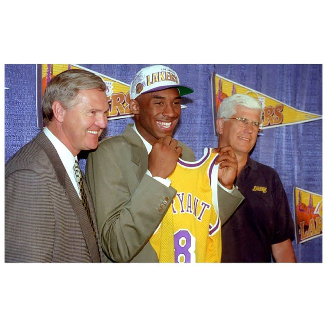 Nice Kicksさんのインスタグラム写真 - (Nice KicksInstagram)「#24for24 - Kobe Bryant was a Los Angeles Lakers icon for a generation, but things could have gone very differently on his draft day on June 26, 1996. The Charlotte Hornets selected Kobe with the 13th pick but immediately traded him to the Lakers in exchange for center Vlade Divac. Kobe's agent Arn Tellem and then-Lakers general manager Jerry West worked to limit Kobe's pre-draft workouts and even floated rumors around to make the future legend seem undesirable to other teams to draft. A few weeks after the trade for Kobe, the Lakers made an off-season free-agent signing to bring Shaq to Los Angeles that laid the groundwork for an incredible run.」1月28日 0時30分 - nicekicks