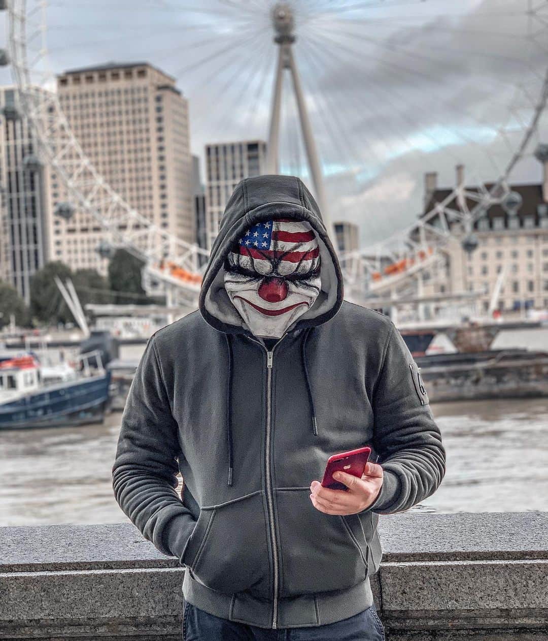 Helgaのインスタグラム：「Hi 👋 FALX in touch」