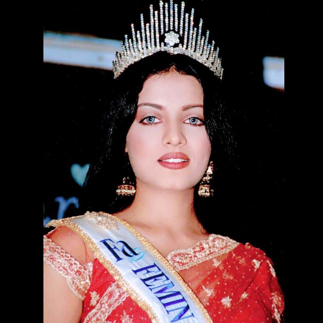 セリーナ・ジェイトリーさんのインスタグラム写真 - (セリーナ・ジェイトリーInstagram)「Today on the 27th of January 2001 I was crowned Ms India Universe. It has been such an amazing journey since then. From being a Ms India to being a Ms Universe RunnerUp.... to  being an actor, a UN Spokesperson and a mom to 3 handsome boys.  My crown always reminds me of the opportunity to continuously strive for becoming the best highest possible version of my self. It reminds me of my uniqueness.. Our uniqueness.. we are all born with our own purpose in life.. So wear your crown and do the best you can. No matter what get up dress up show up and never give up. Being a queen is not about wearing a crown and a gown it’s about creating your kingdom, your purpose and not forgetting to give back unto the universe. May all of you find the power within you, the crown that rests in finding your unique life purpose.  Thank you for the blessings of my late Parents( Colonel & Dr Meeta Jaitly ) my brother @supertrooperjets and my grand mother and most of all my husband @haag.peter who keeps me going.  Thank you @guhapradeep for believing in me and discovering me.  Special thank you to @vineetjain12 @missindiaorg @thetimesofindia this incredible journey would not have been possible without you.  Big love to my 1st and 2nd runners up #missindiaworld Sarah Corner & #missindiaasiapacific @maheshwari.godse I am so glad we remained friends all these years, you girls have truly shone in your fields and I am so proud of you both ♥️. #celinajaitly #celina #grateful #gratitude #celinajaitley #missindia #missuniverse #19yearsold #anniversary #beautyqueen #beautypageant #beautyqueens4ever #bollywood #un #unwomen #beautywithapurpose #bollywood #bollywoodactress #instabeauty #pageant」1月28日 1時11分 - celinajaitlyofficial