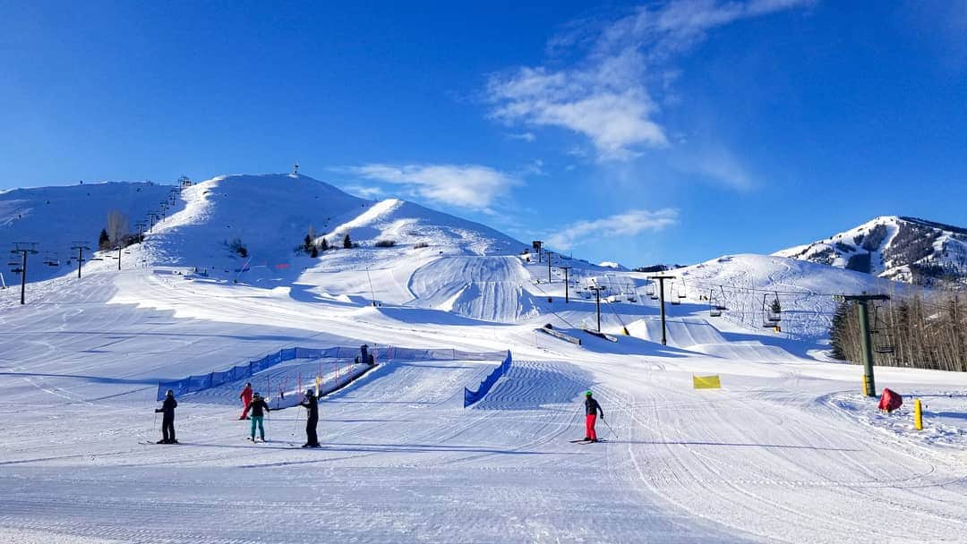 のインスタグラム：「Dollar mountain. blue bird.  #snowboarding  #werideforever」