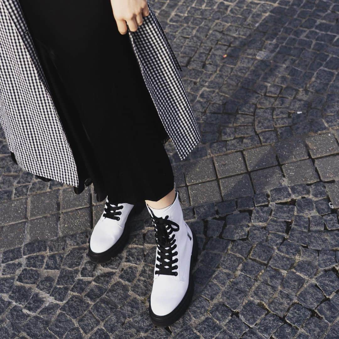 のインスタグラム：「white boots for the last winter days. #kennelundschmenger #boots #whiteboots #fallwinter #springiscoming #outfitinspiration」
