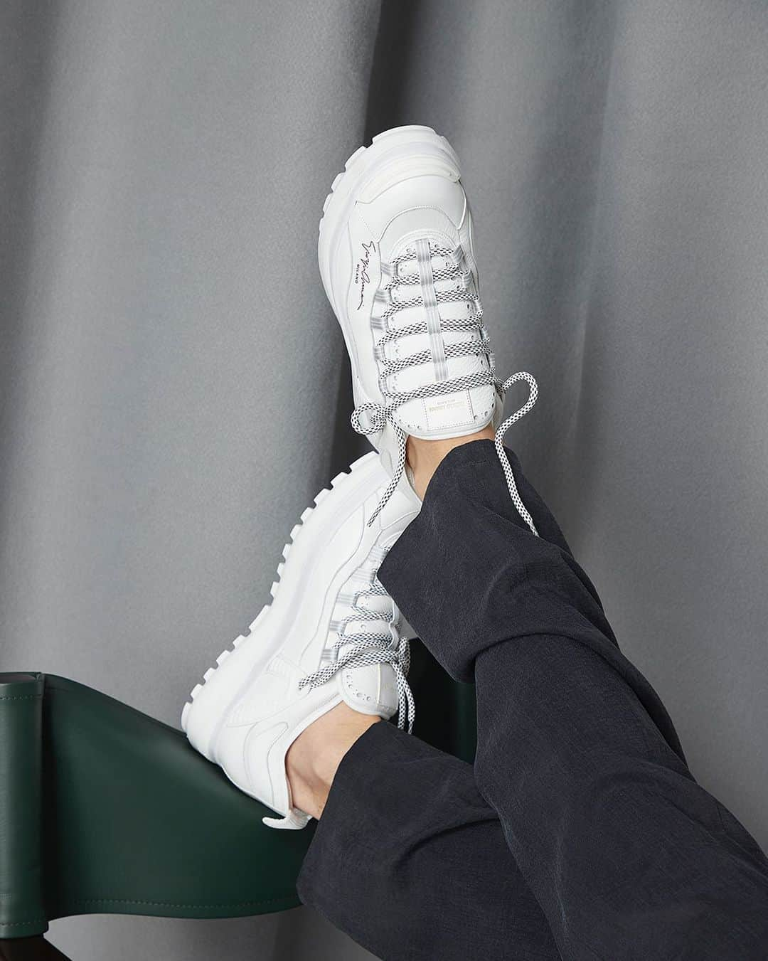 Armani Officialさんのインスタグラム写真 - (Armani OfficialInstagram)「#GiorgioArmani chunky sneakers, for those who won’t compromise on timeless style but will not renounce trends」1月28日 1時35分 - emporioarmani