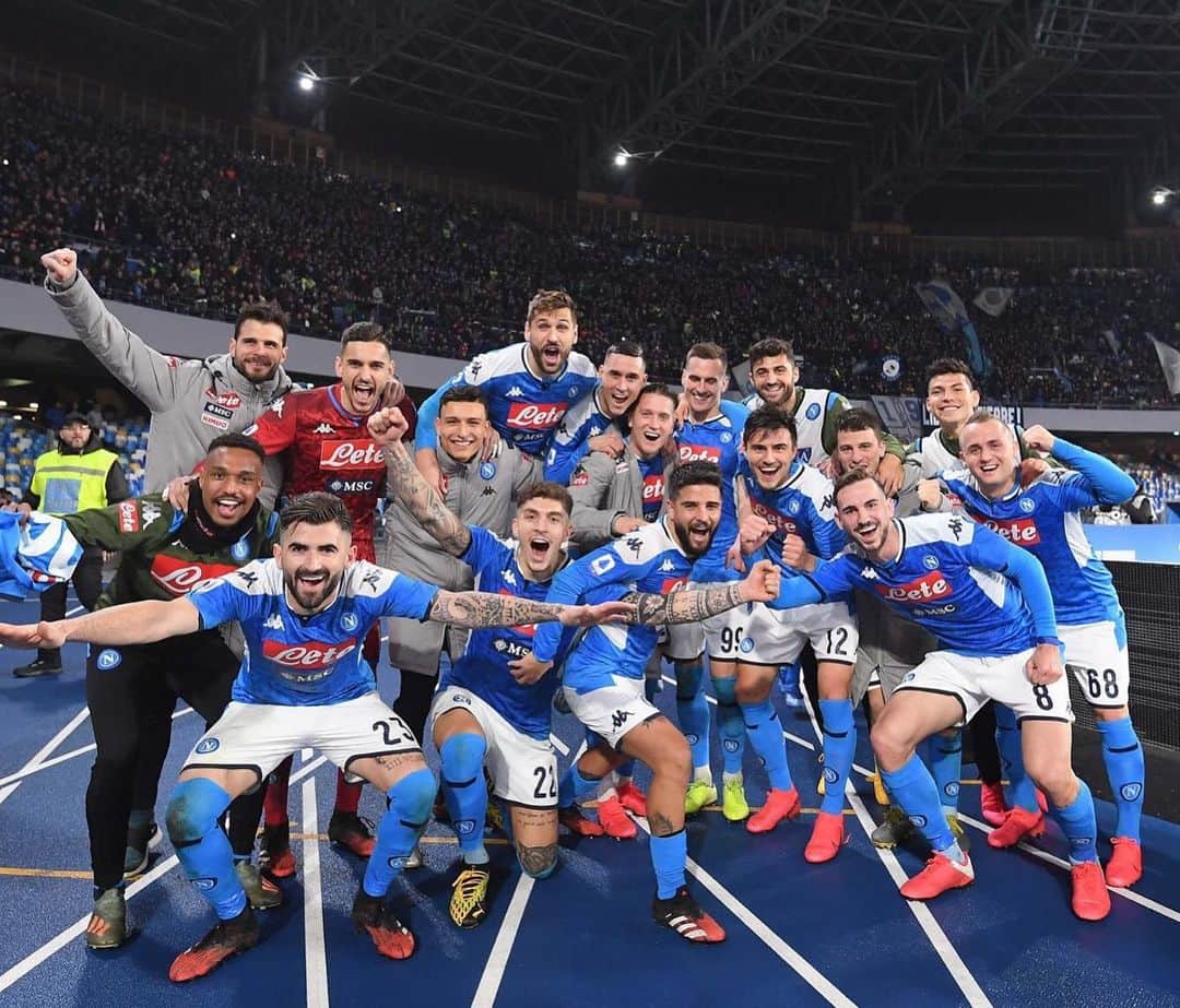 アレックス・メレットのインスタグラム：「Team 💪🏼💙 #NapoliJuventus」