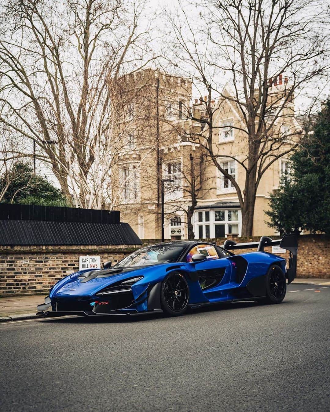 CARLiFESTYLEさんのインスタグラム写真 - (CARLiFESTYLEInstagram)「UFO Spotted! The McLaren Senna GTR. | Twin Turbo 4.0L V8 with 814hp and 590lb-ft | Photo by @tfjj #SennaGTR #carlifestyle #mclaren」1月28日 2時56分 - carlifestyle