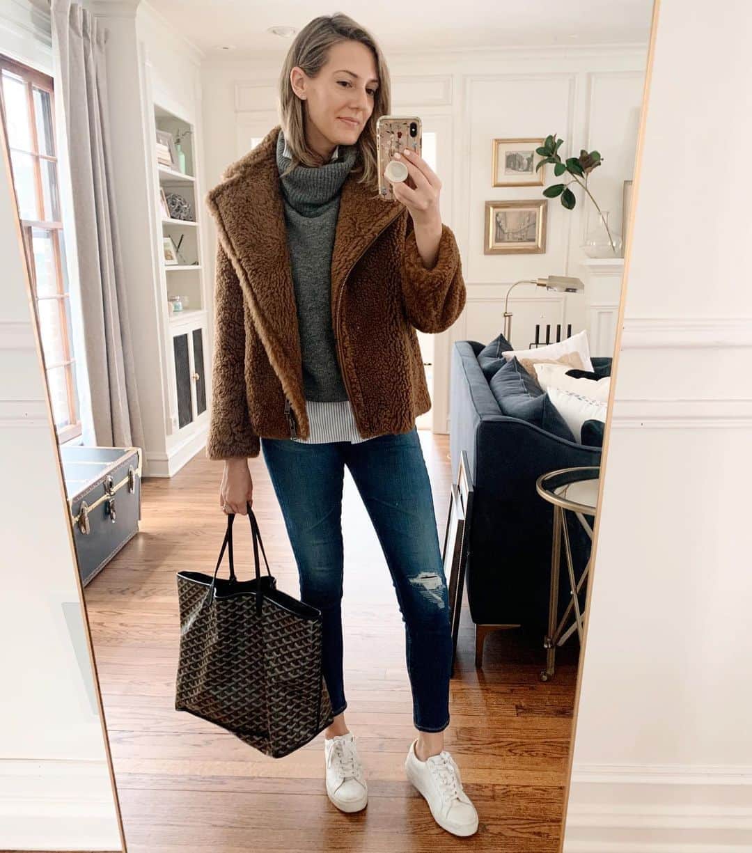Anna Jane Wisniewskiのインスタグラム：「Layered up for some @shoponethird meetings in the city.  Was feeling a little drained and vulnerable this morning (you might be able to relate) and the Cody XOXO @onepeloton ride really turned my morning around—it’s crazy what a little sweat and smiling can do for your mind.  Take care of yourselves, guys (and it’s ok to feel whatever you’re feeling). http://liketk.it/2JCnL #liketkit @liketoknow.it  #LTKunder50 #ootd」