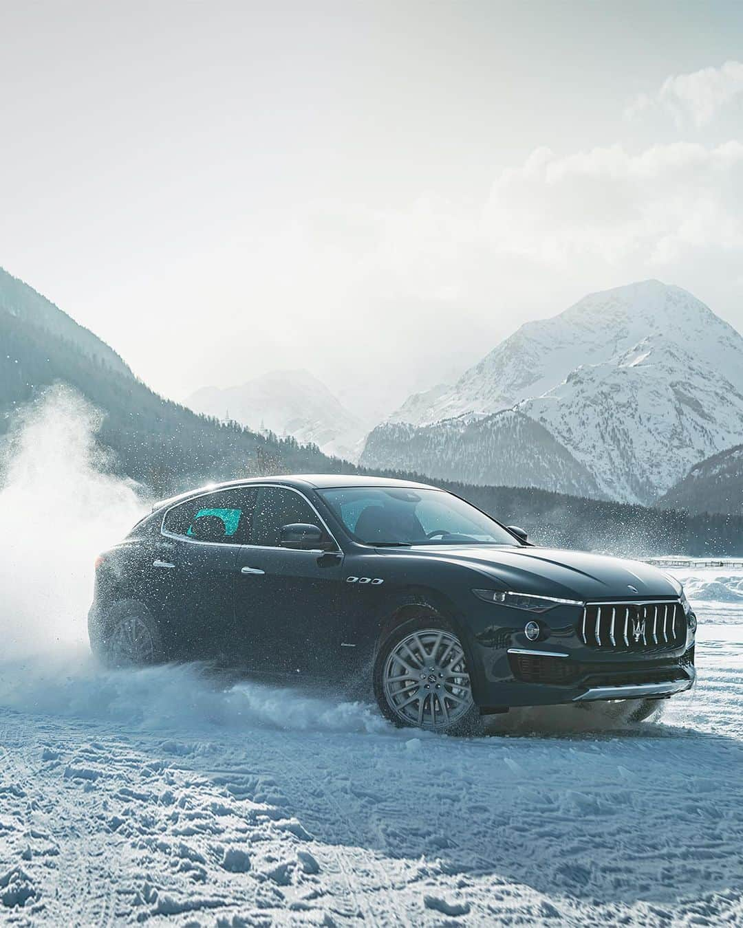 マセラティさんのインスタグラム写真 - (マセラティInstagram)「A touch of “Royale” elegance surrounded by the Engadin mountains. This weekend at the St. Moritz Snow Polo World Cup 2020 we premiered the #MaseratiLevante Royale Edition: a special series available for Levante, Ghibli and Quattroporte in Europe, the Middle East and Asia. #Maserati」1月28日 2時58分 - maserati