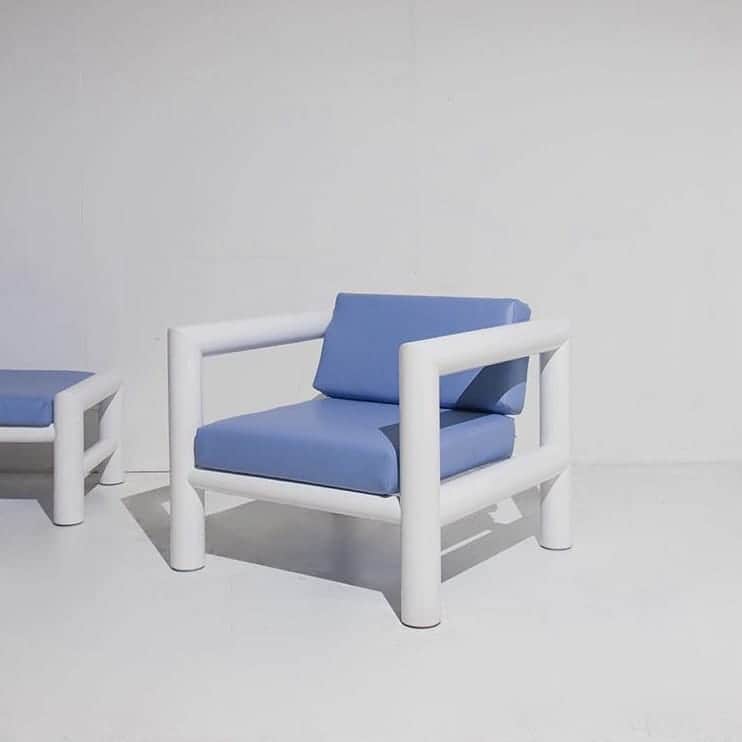 ベンシモンのインスタグラム：「Design ✨  Les beaux mobiliers qui nous inspirent 🤍 ​ ​"1970s jumbo tubular lounge chair with ottoman" par @bi_rite ​ ​#design #decoration  #productdesign #furniture #interiors #interiordecorating #mo  #homedesign #decor #interiordesign #home #interiorstyling #interiorstyle #interiordecor #interiorinspo #house #decorating #deco #interior #homestyle」