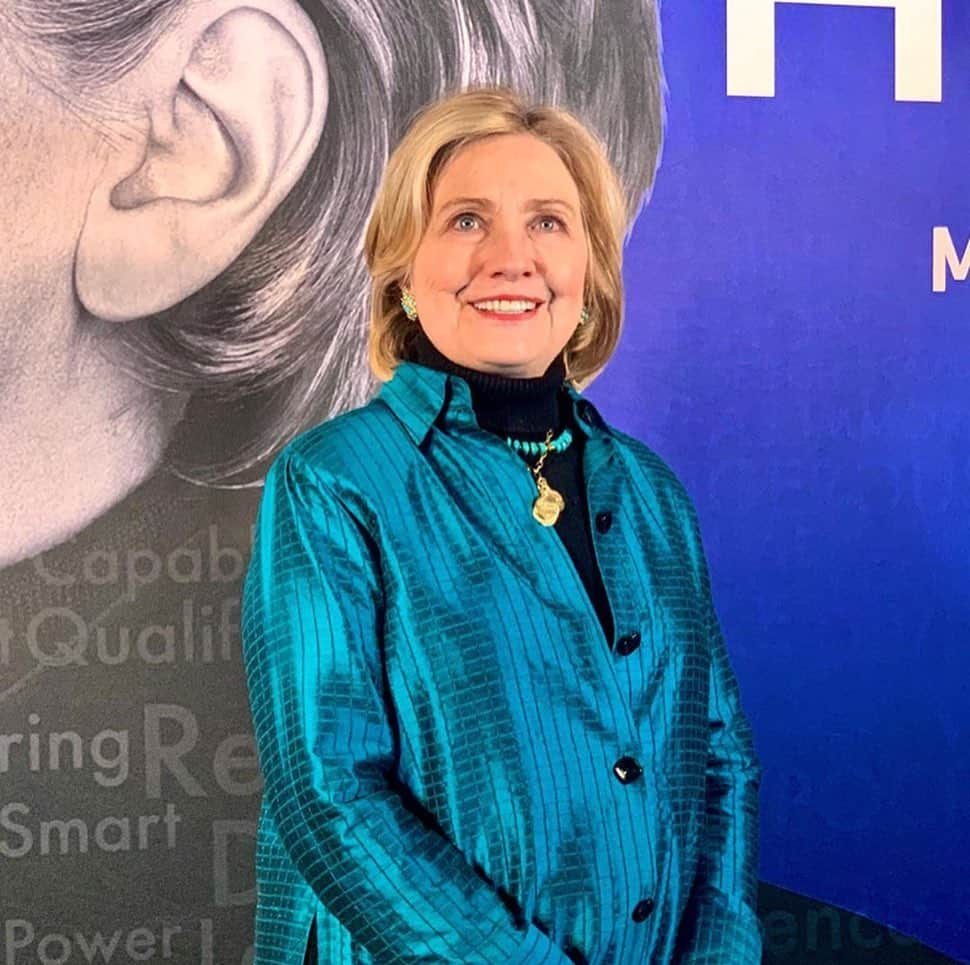 ヒラリー・クリントンさんのインスタグラム写真 - (ヒラリー・クリントンInstagram)「Scenes from Sundance. Thanks to everyone who joined us this weekend for a sneak peek at #HillaryonHulu, premiering in March. @hulu」1月28日 3時06分 - hillaryclinton